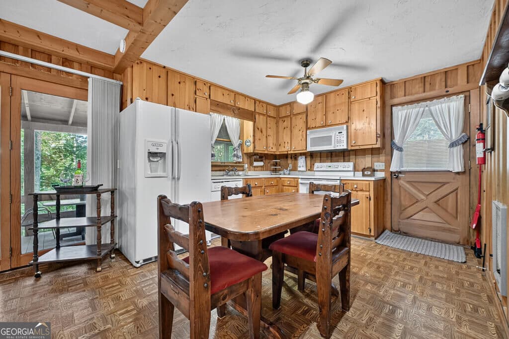 3 bedroom, 2 bathroom, 960 sq ft cabin,single family residence for sale at 5 Tanglewood Lane, Blue Ridge, GA 30513 — photo 4