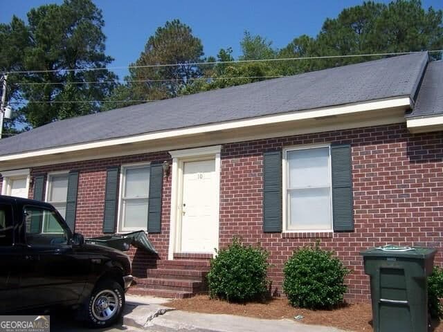 2 bedroom, 2 bathroom, 825 sq ft single family residence for sale at 230 Lanier Drive APT 10, Statesboro, GA 30460