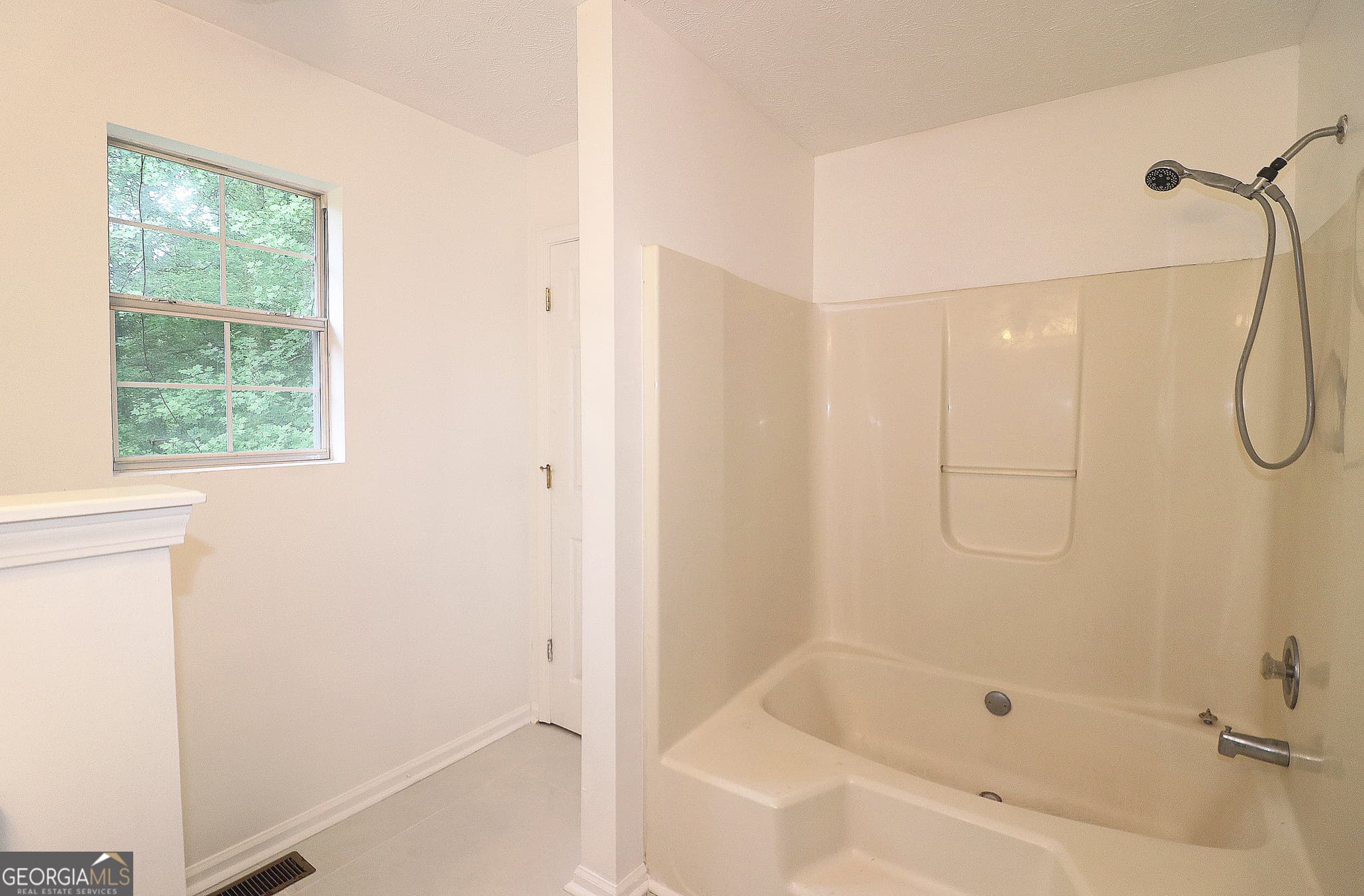 3 bedroom, 2.5 bathroom single family residence for sale at 5851 Giles Road, Lithonia, GA 30058 — photo 8