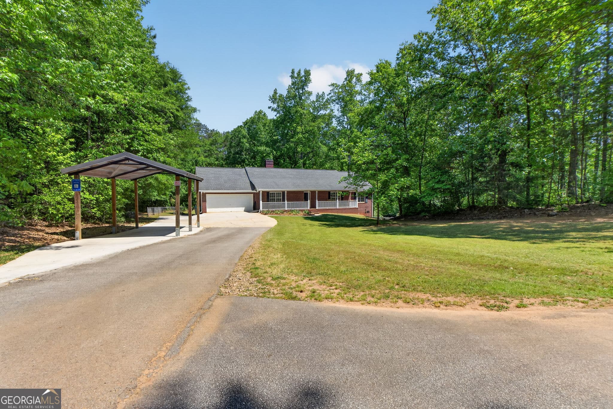 5 bedroom, 3 bathroom, 3,172 sq ft single family residence for sale at 1697 Millers Mill Road, Stockbridge, GA 30281 — photo 3