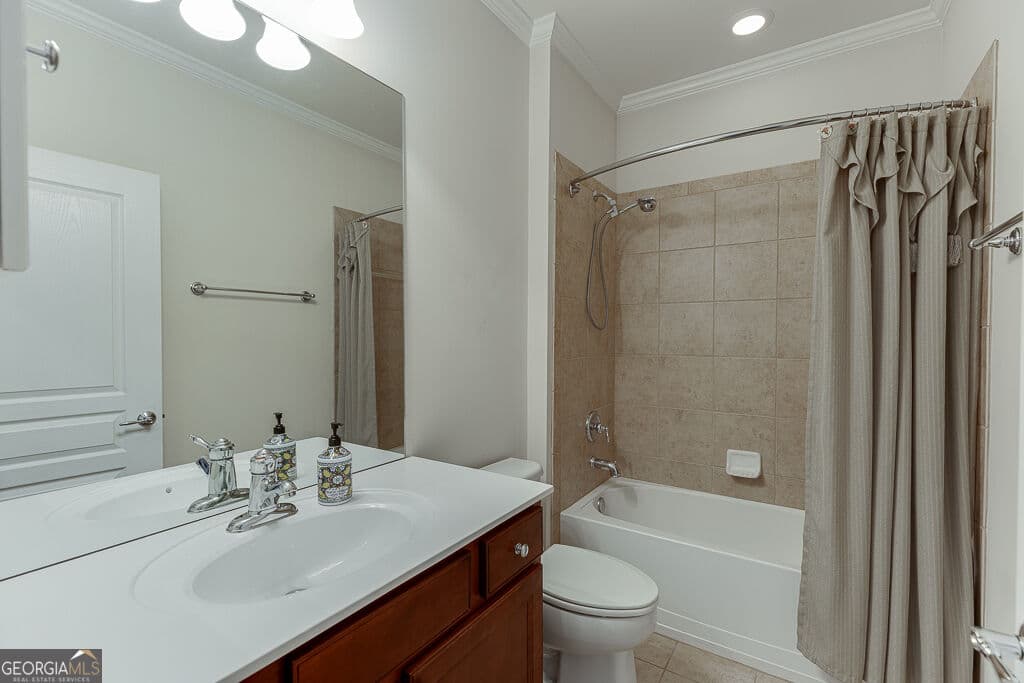 4 bedroom, 3 bathroom, 3,737 sq ft single family residence for sale at 6407 Lantern Ridge, Hoschton, GA 30548 — photo 9