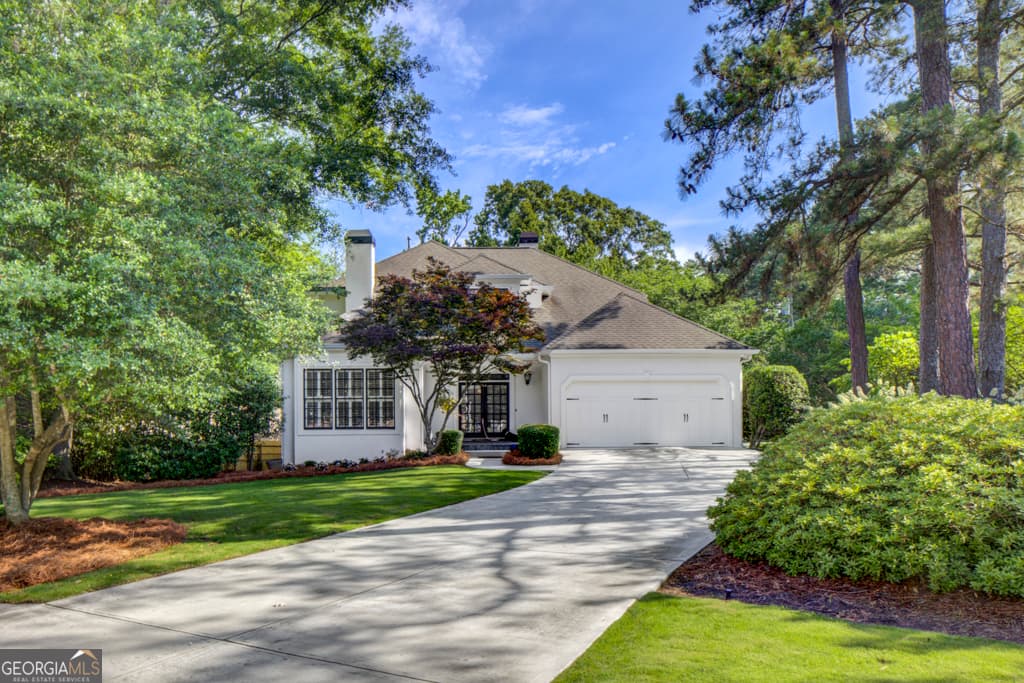 4 bedroom, 3.5 bathroom, 4,000 sq ft single family residence for sale at 2059 Howell Mill Road, Atlanta, GA 30318 — photo 1 of 31