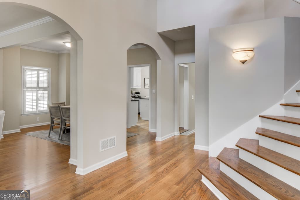 4 bedroom, 3.5 bathroom, 4,000 sq ft single family residence for sale at 2059 Howell Mill Road, Atlanta, GA 30318 — photo 4