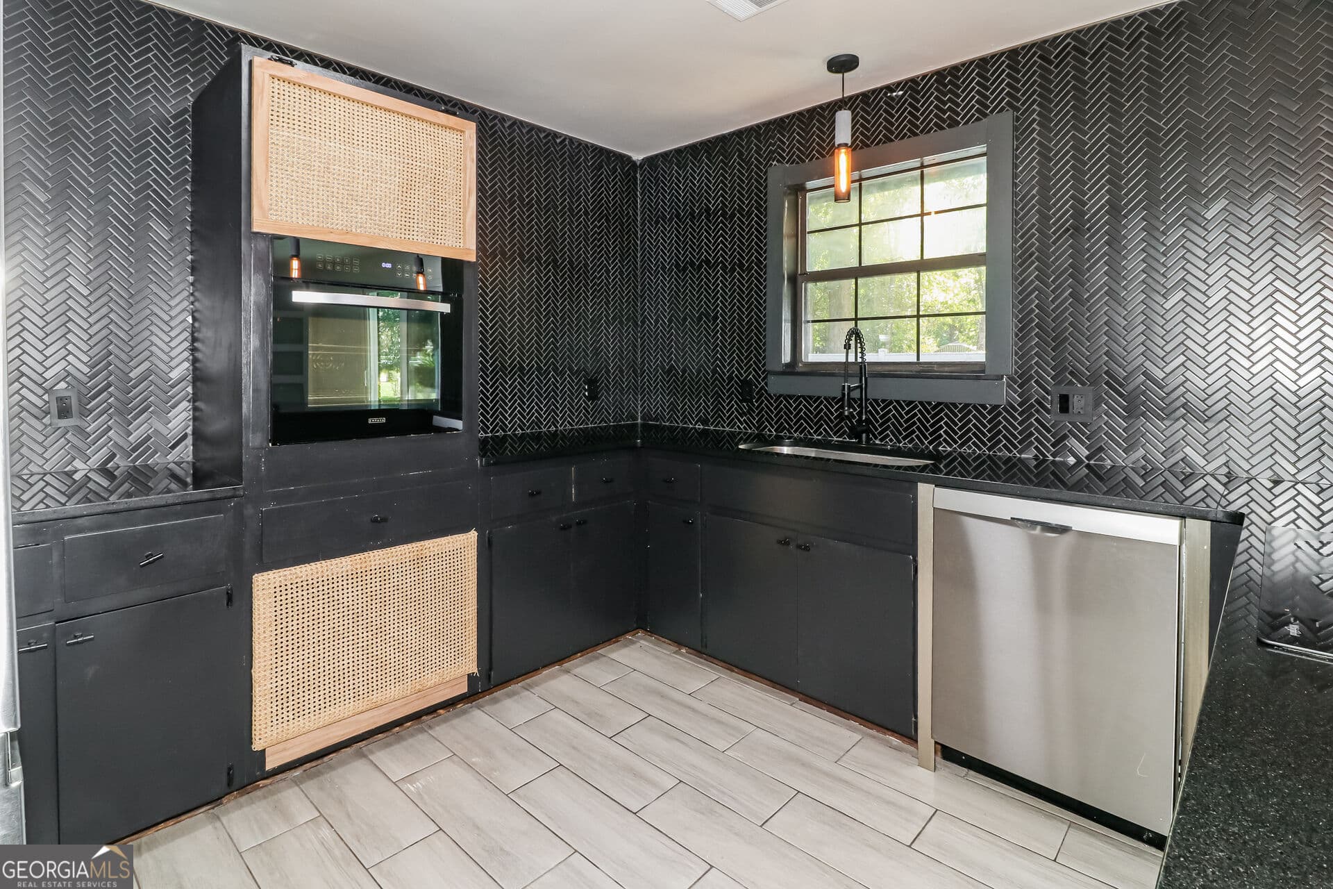 3 bedroom, 2 bathroom, 1,527 sq ft single family residence for sale at 104 Adon Street, Reidsville, GA 30453 — photo 2