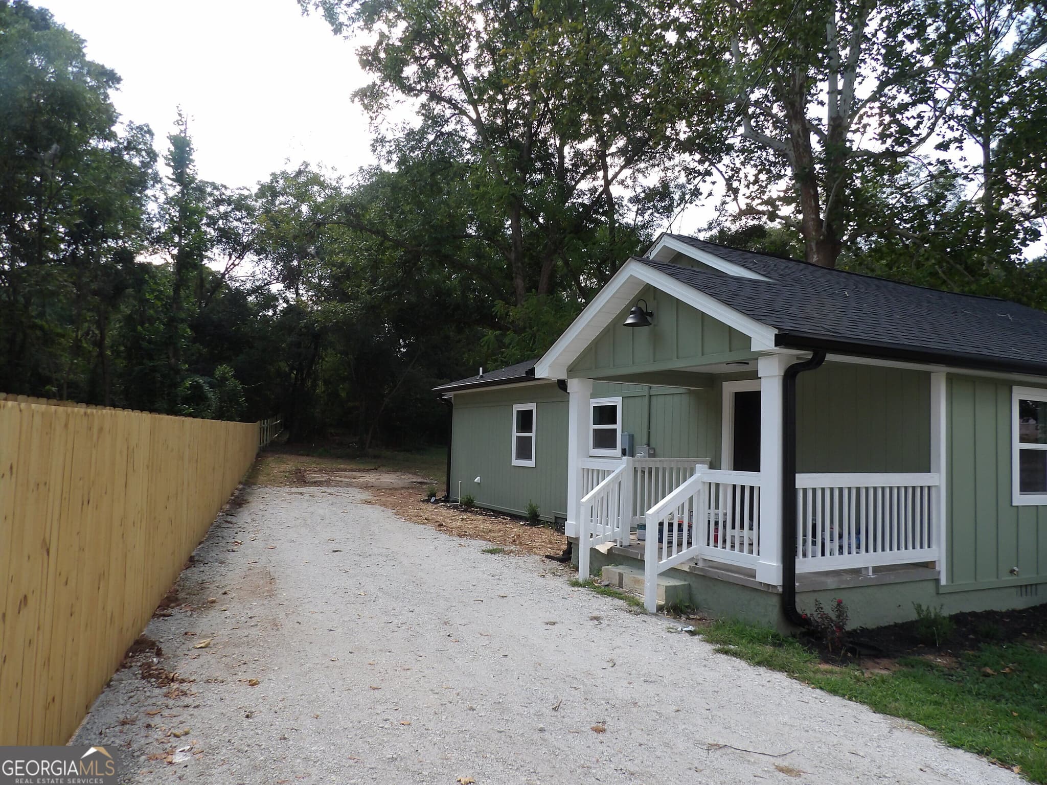 3 bedroom, 2 bathroom, 1,280 sq ft single family residence for sale at 808 Alabama Street, Carrollton, GA 30117 — photo 2
