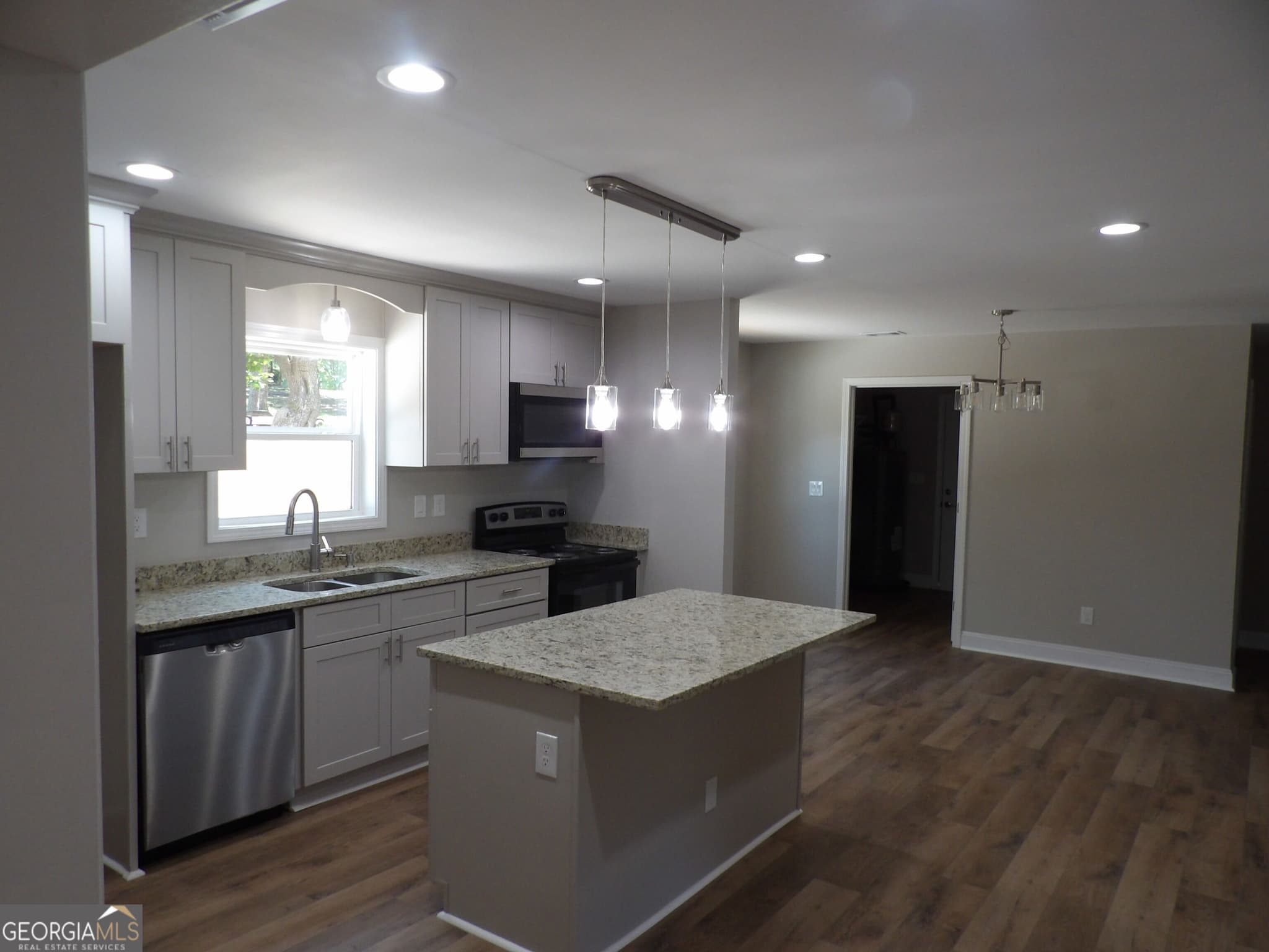 3 bedroom, 2 bathroom, 1,280 sq ft single family residence for sale at 808 Alabama Street, Carrollton, GA 30117 — photo 7