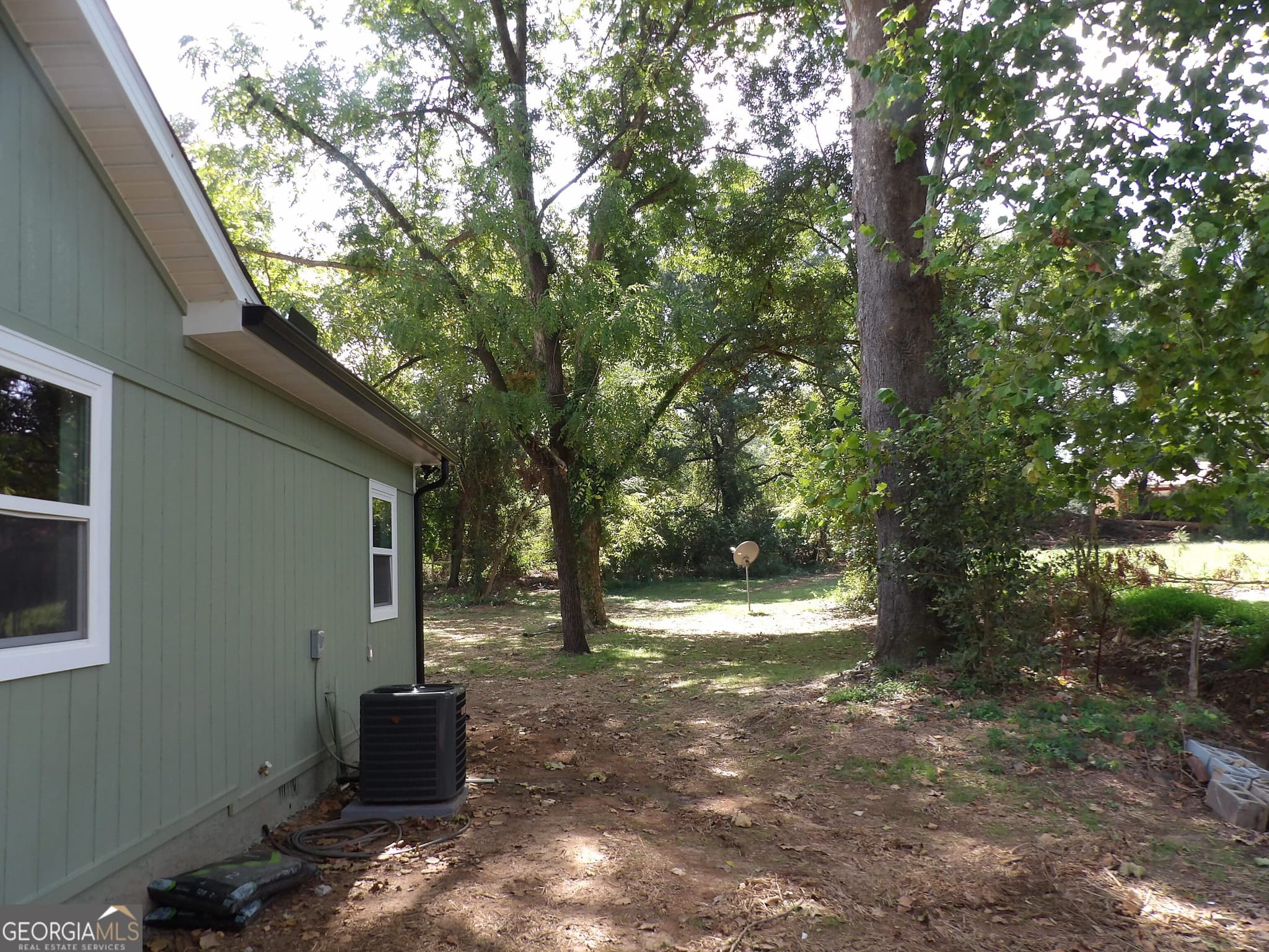 3 bedroom, 2 bathroom, 1,280 sq ft single family residence for sale at 808 Alabama Street, Carrollton, GA 30117 — photo 4