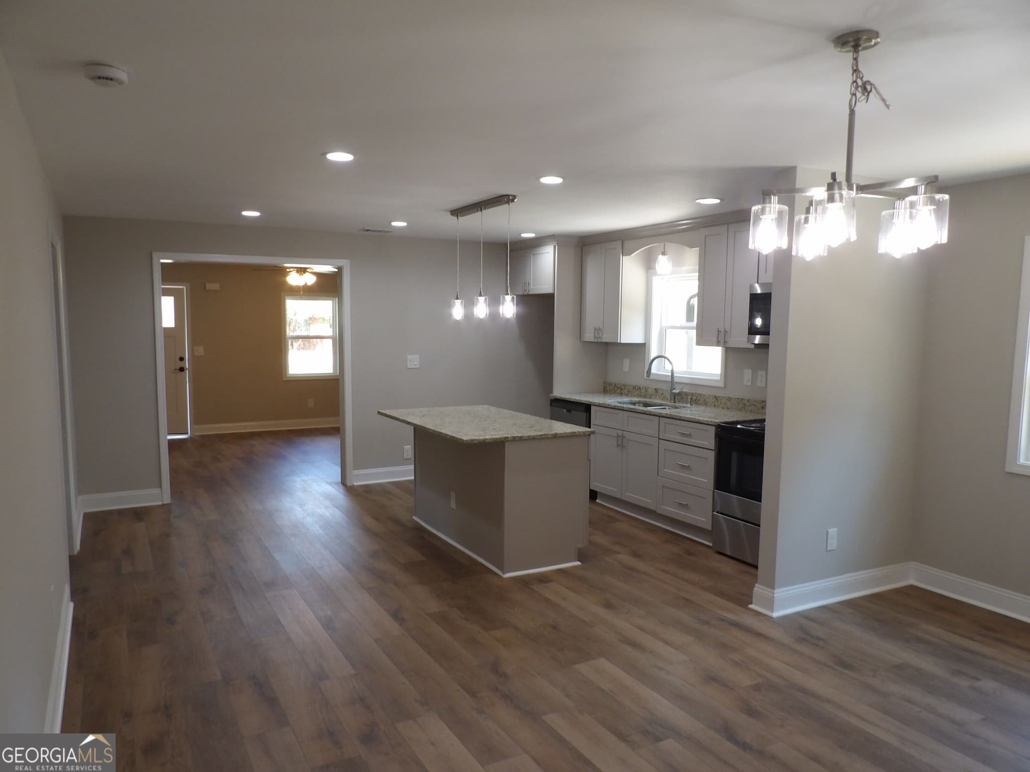 3 bedroom, 2 bathroom, 1,280 sq ft single family residence for sale at 808 Alabama Street, Carrollton, GA 30117 — photo 8