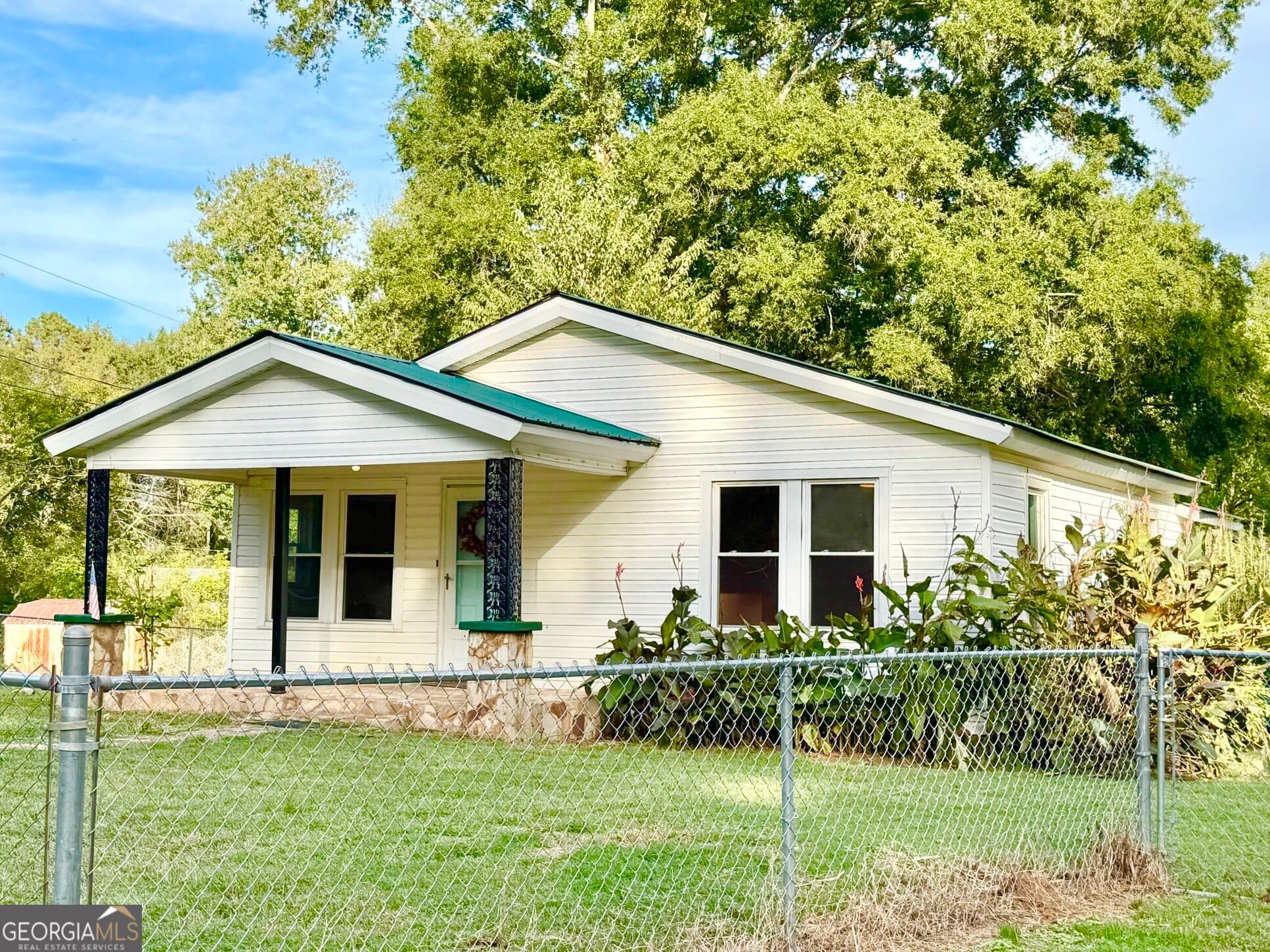 2 bedroom, 1 bathroom, 1,244 sq ft single family residence for sale at 521 Greeson Street, Summerville, GA 30747 — photo 2