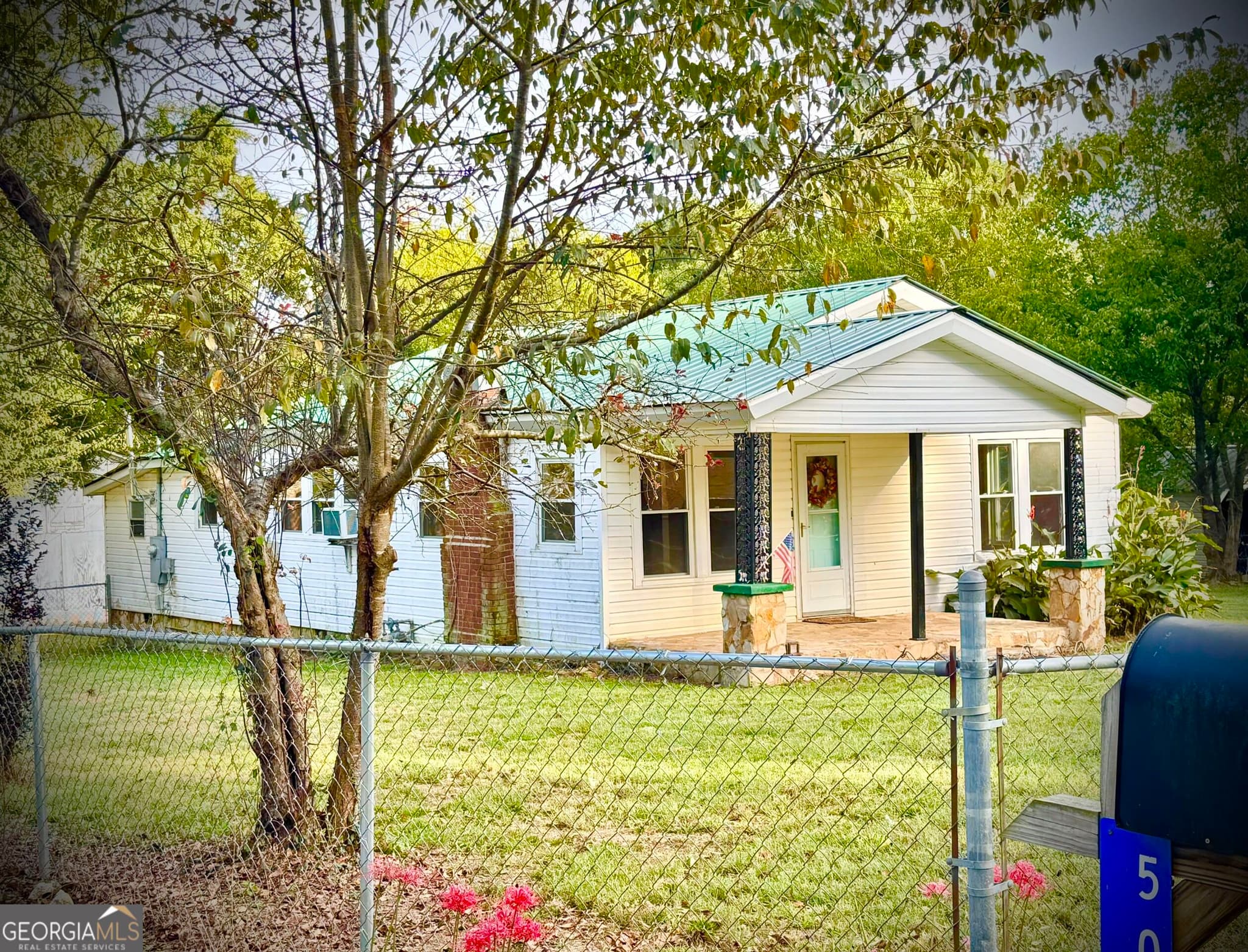 2 bedroom, 1 bathroom, 1,244 sq ft single family residence for sale at 521 Greeson Street, Summerville, GA 30747
