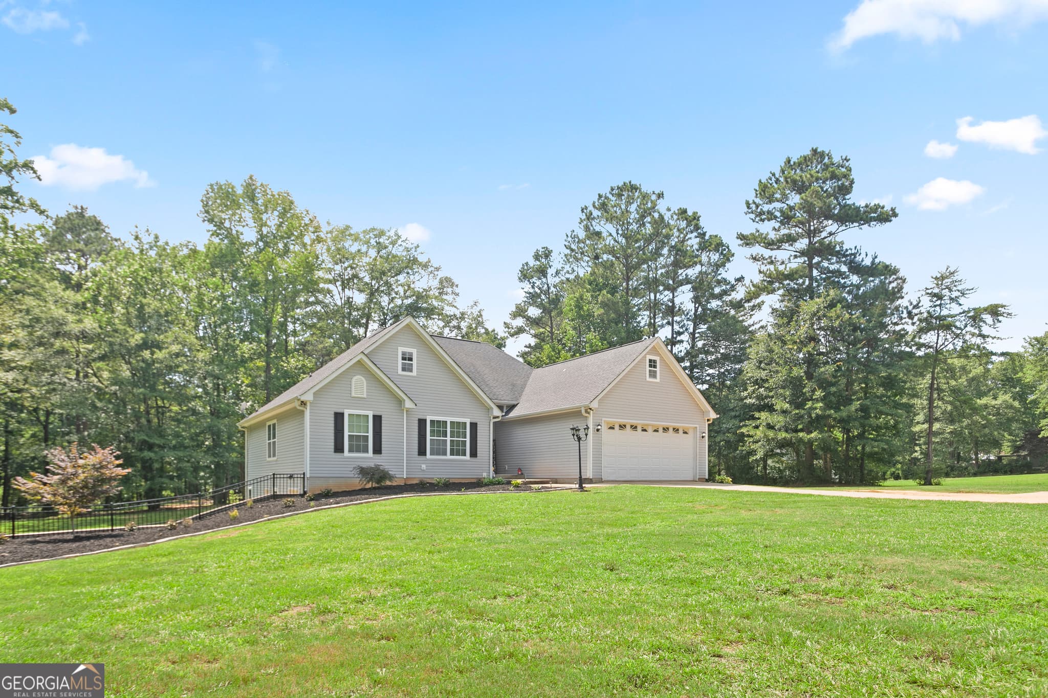 6 bedroom, 3 bathroom, 3,294 sq ft single family residence for sale at 464 Old Carrollton Road, Newnan, GA 30263 — photo 5