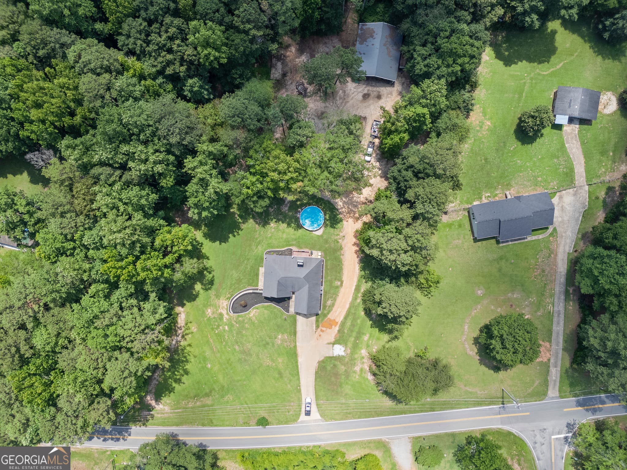 6 bedroom, 3 bathroom, 3,294 sq ft single family residence for sale at 464 Old Carrollton Road, Newnan, GA 30263 — photo 4