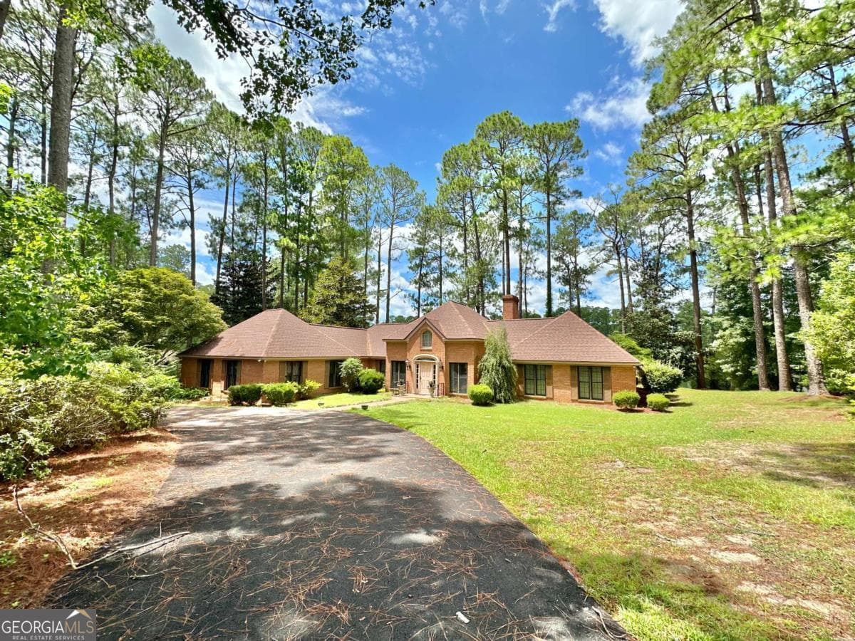 2 bedroom, 2.5 bathroom, 2,713 sq ft single family residence for sale at 1236 7th Avenue, Eastman, GA 31023 — photo 3