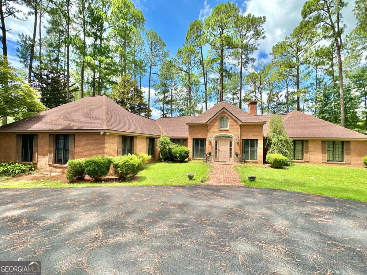 2 bedroom, 2.5 bathroom, 2,713 sq ft single family residence for sale at 1236 7th Avenue, Eastman, GA 31023