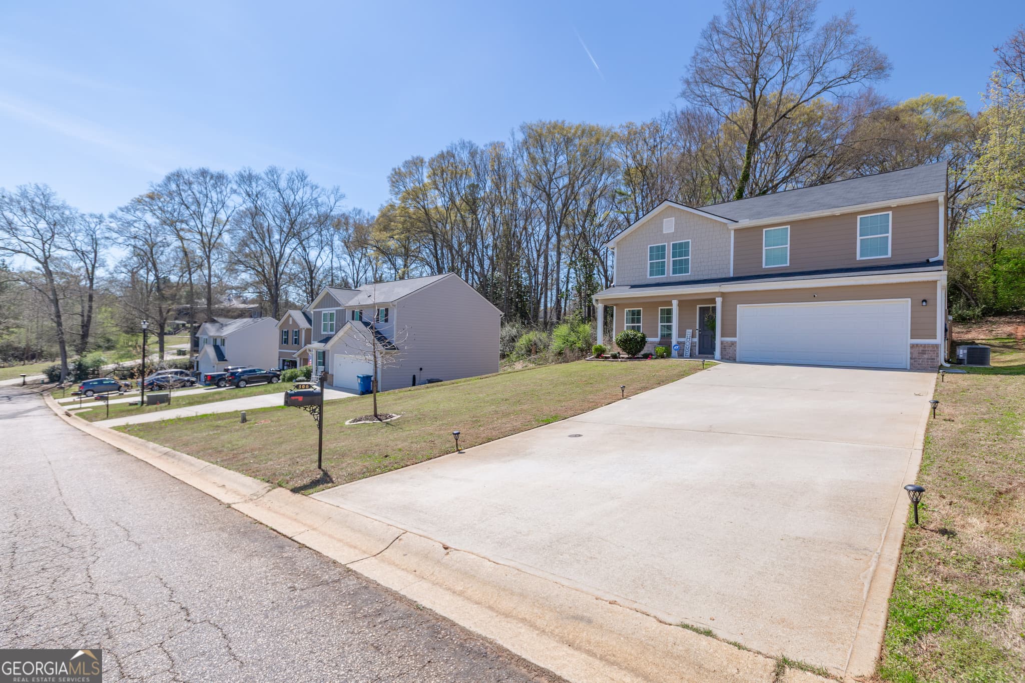 4 bedroom, 3 bathroom, 1,811 sq ft single family residence for sale at 306 Duck Walk Way, Hogansville, GA 30230 — photo 3