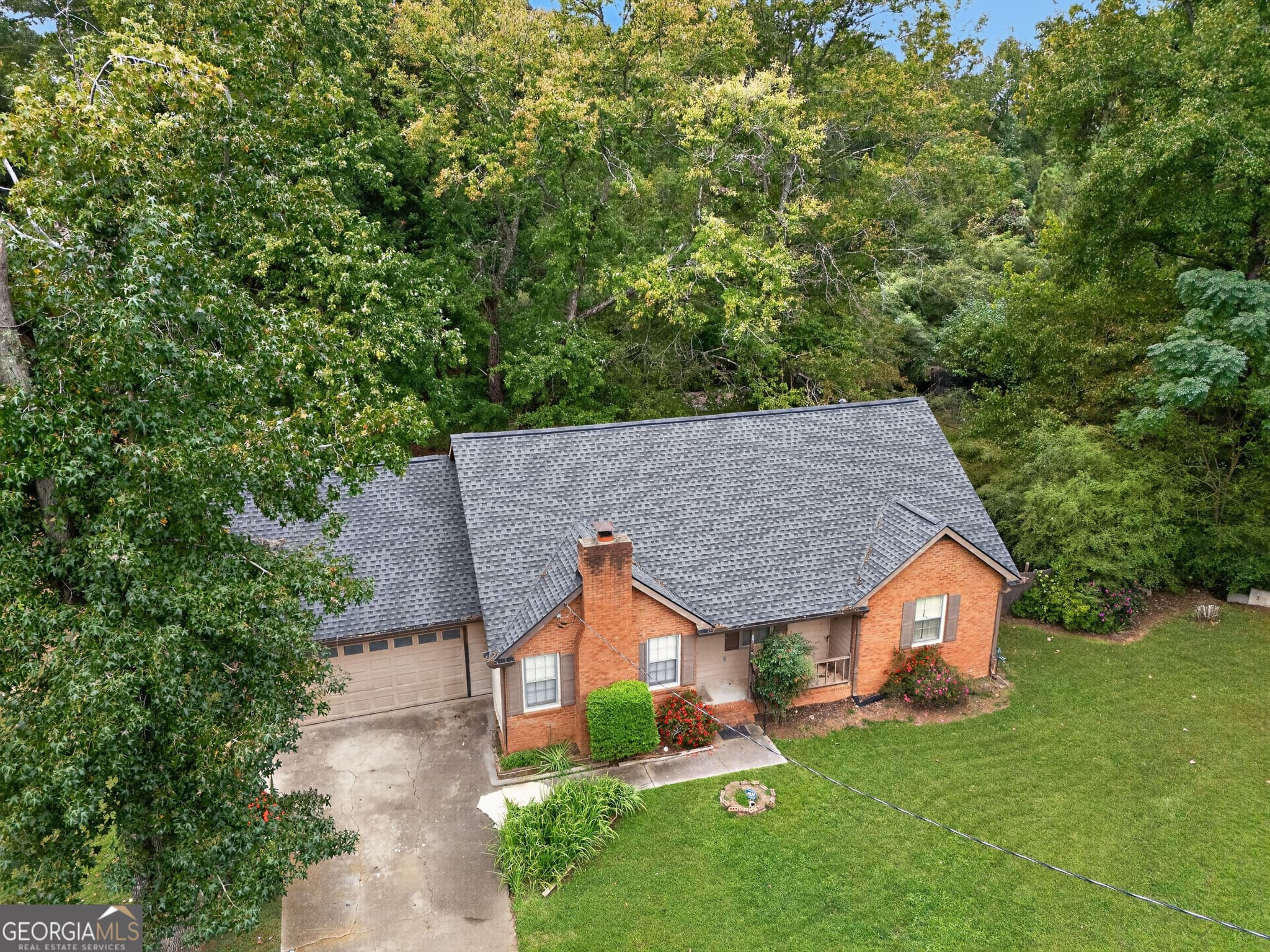3 bedroom, 2 bathroom, 1,422 sq ft single family residence for sale at 550 Creekwood Court, Conyers, GA 30094 — photo 2
