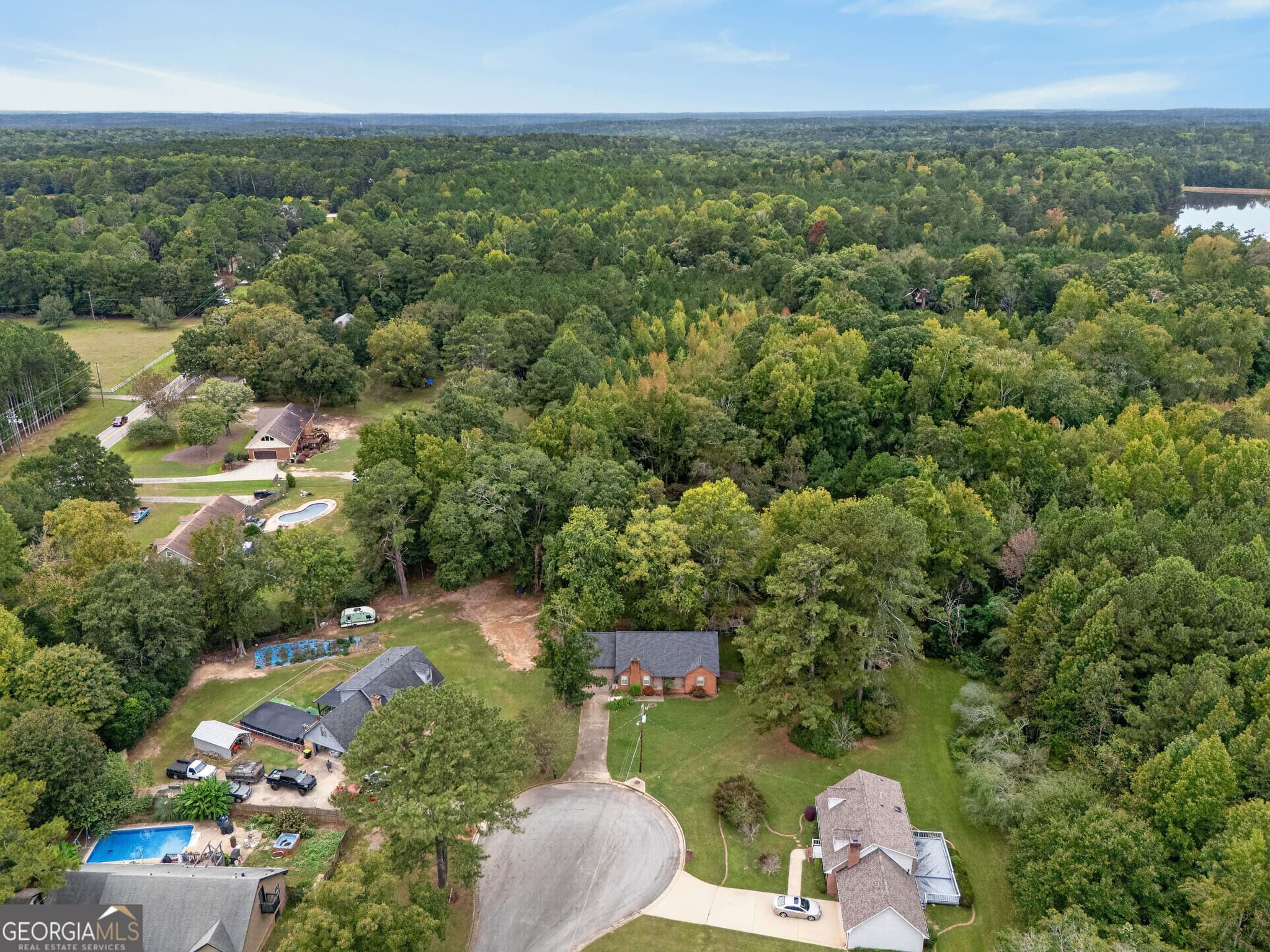 3 bedroom, 2 bathroom, 1,422 sq ft single family residence for sale at 550 Creekwood Court, Conyers, GA 30094 — photo 6