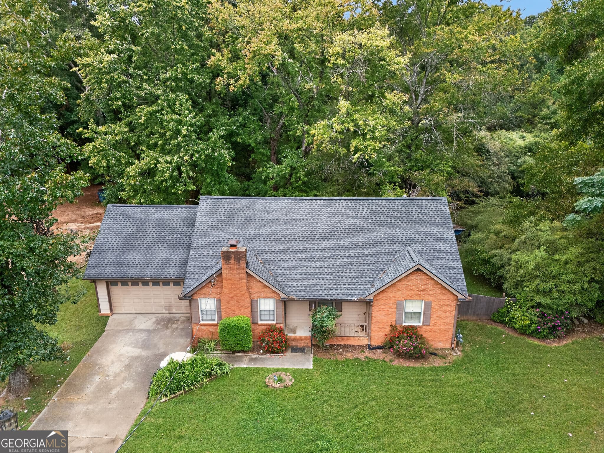 3 bedroom, 2 bathroom, 1,422 sq ft single family residence for sale at 550 Creekwood Court, Conyers, GA 30094 — photo 3