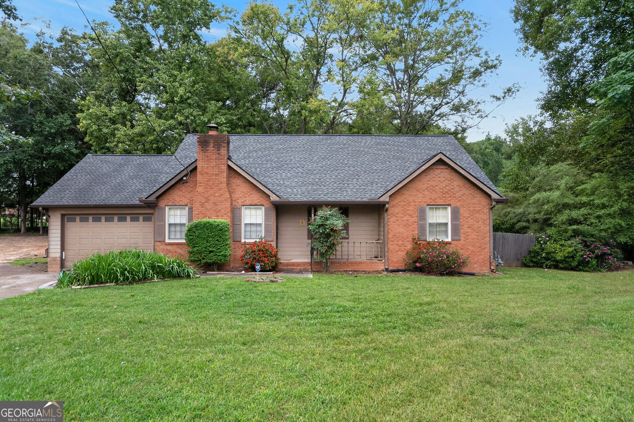 3 bedroom, 2 bathroom, 1,422 sq ft single family residence for sale at 550 Creekwood Court, Conyers, GA 30094