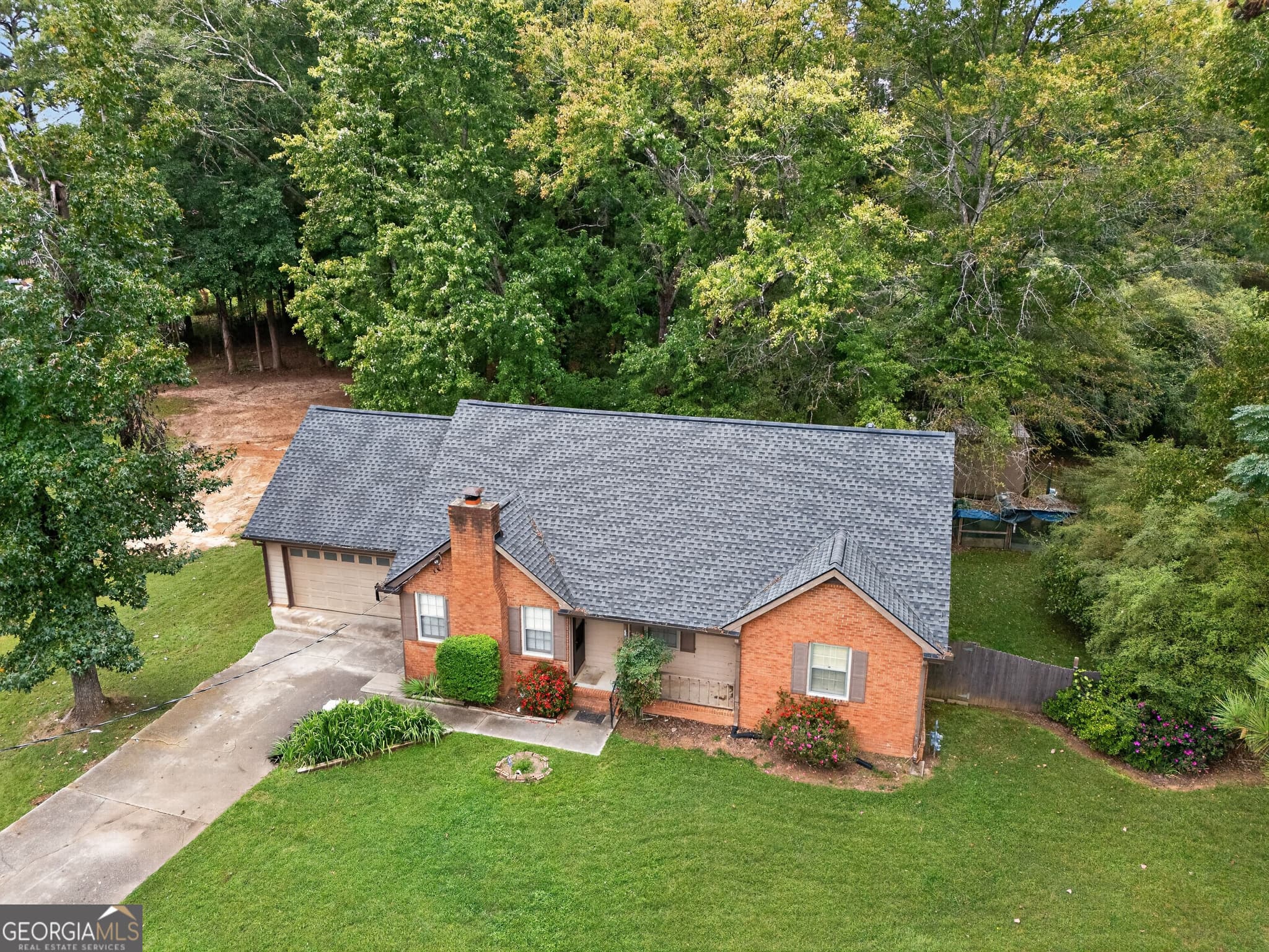 3 bedroom, 2 bathroom, 1,422 sq ft single family residence for sale at 550 Creekwood Court, Conyers, GA 30094 — photo 4