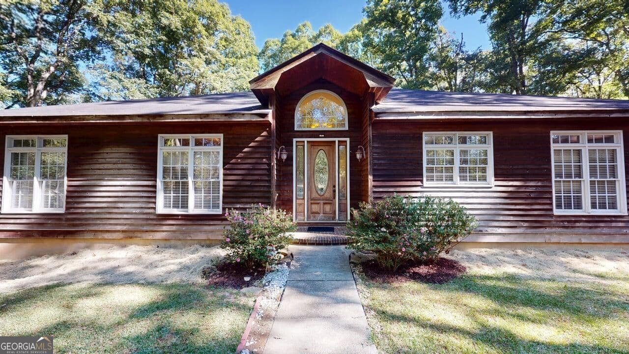 3 bedroom, 2.5 bathroom, 2,273 sq ft single family residence for sale at 165 Buena Vista Street, Winder, GA 30680 — photo 2