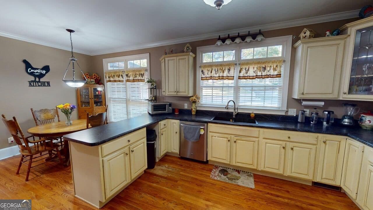 3 bedroom, 2.5 bathroom, 2,273 sq ft single family residence for sale at 165 Buena Vista Street, Winder, GA 30680 — photo 9