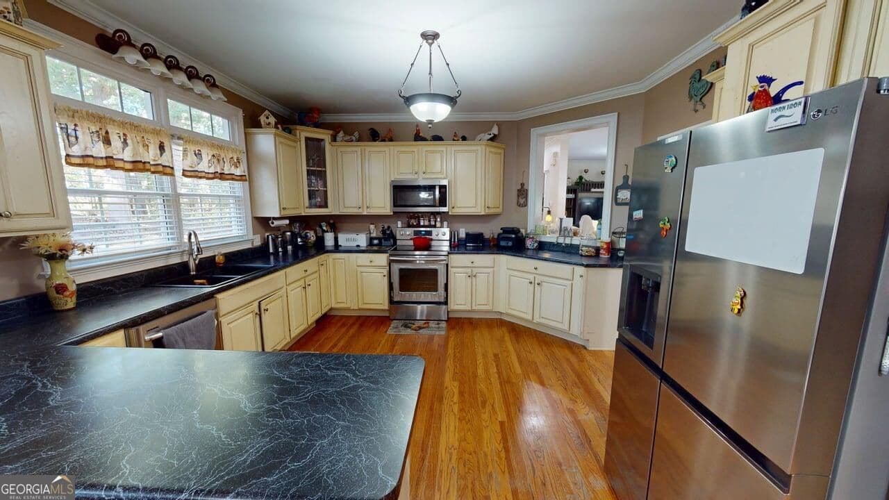 3 bedroom, 2.5 bathroom, 2,273 sq ft single family residence for sale at 165 Buena Vista Street, Winder, GA 30680 — photo 10