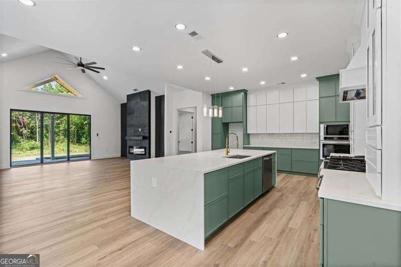 4 bedroom, 3.5 bathroom, 3,307 sq ft single family residence for sale at 520 Rockbridge Road, Lilburn, GA 30047 — photo 3