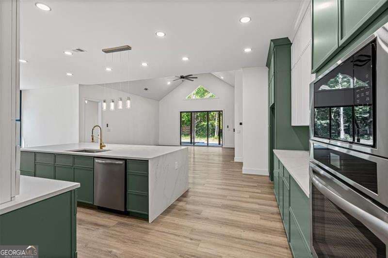 4 bedroom, 3.5 bathroom, 3,307 sq ft single family residence for sale at 520 Rockbridge Road, Lilburn, GA 30047 — photo 4