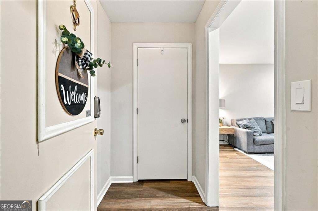 3 bedroom, 2 bathroom, 1,469 sq ft condominium for sale at 6851 Roswell Road Q-15, Sandy Springs, GA 30328 — photo 2
