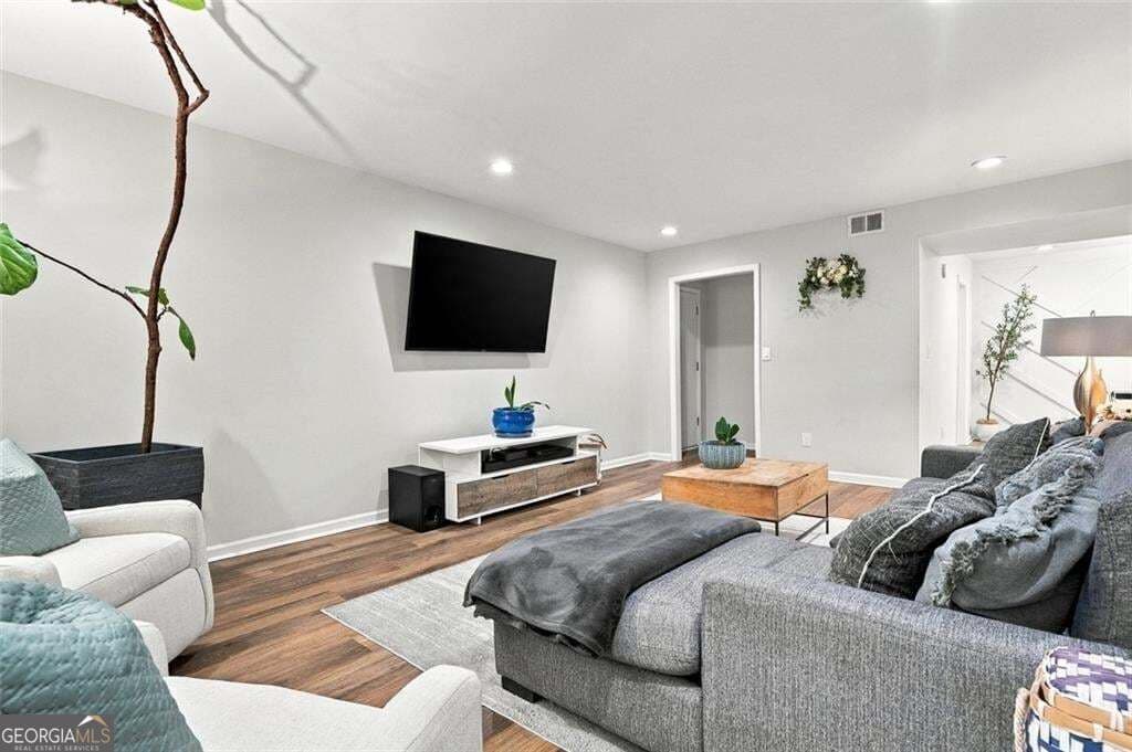 3 bedroom, 2 bathroom, 1,469 sq ft condominium for sale at 6851 Roswell Road Q-15, Sandy Springs, GA 30328 — photo 5