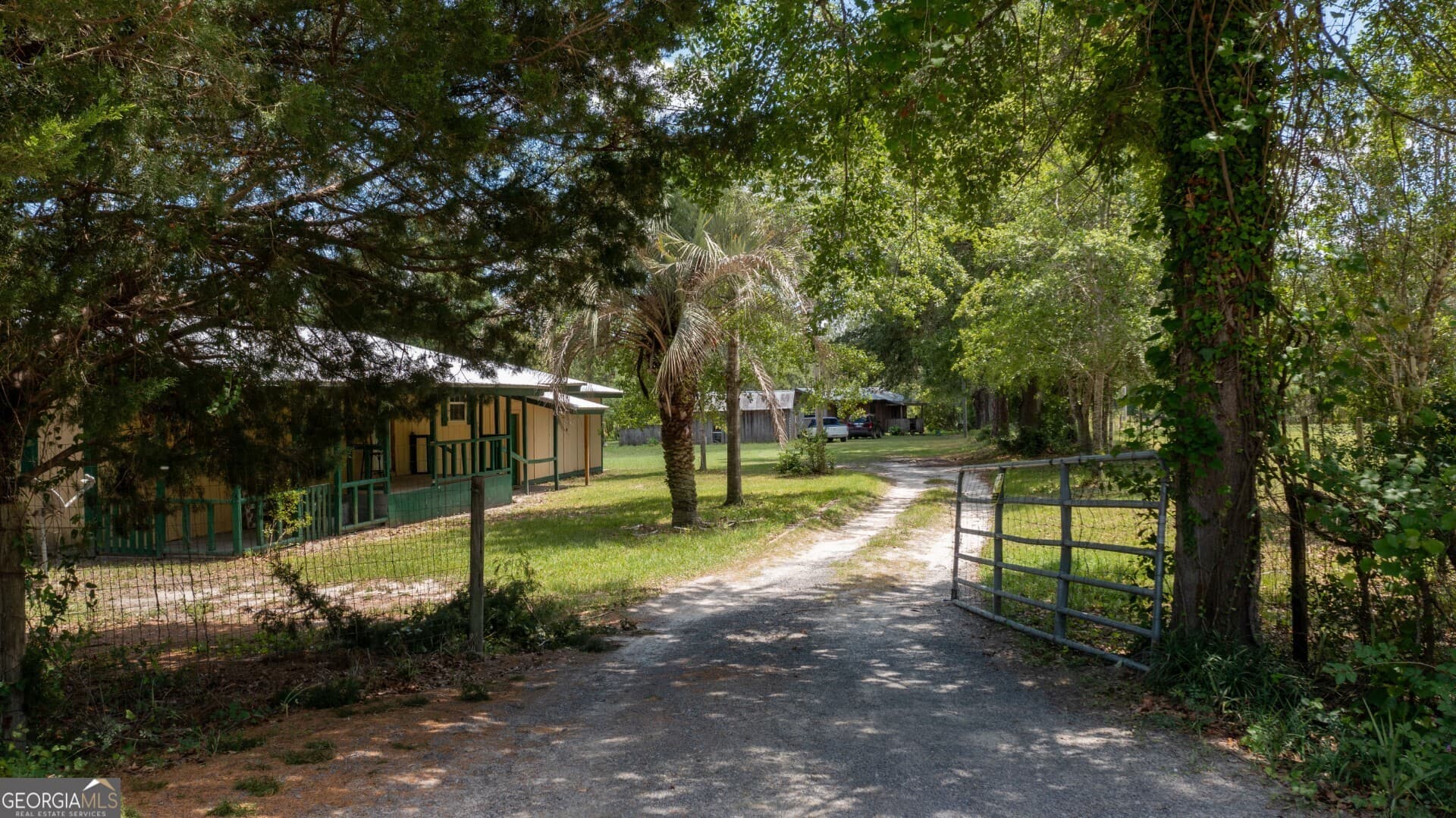 3 bedroom, 1 bathroom, 1,300 sq ft single family residence for sale at 436 Russell Boulevard, St. George, GA 31562 — photo 2