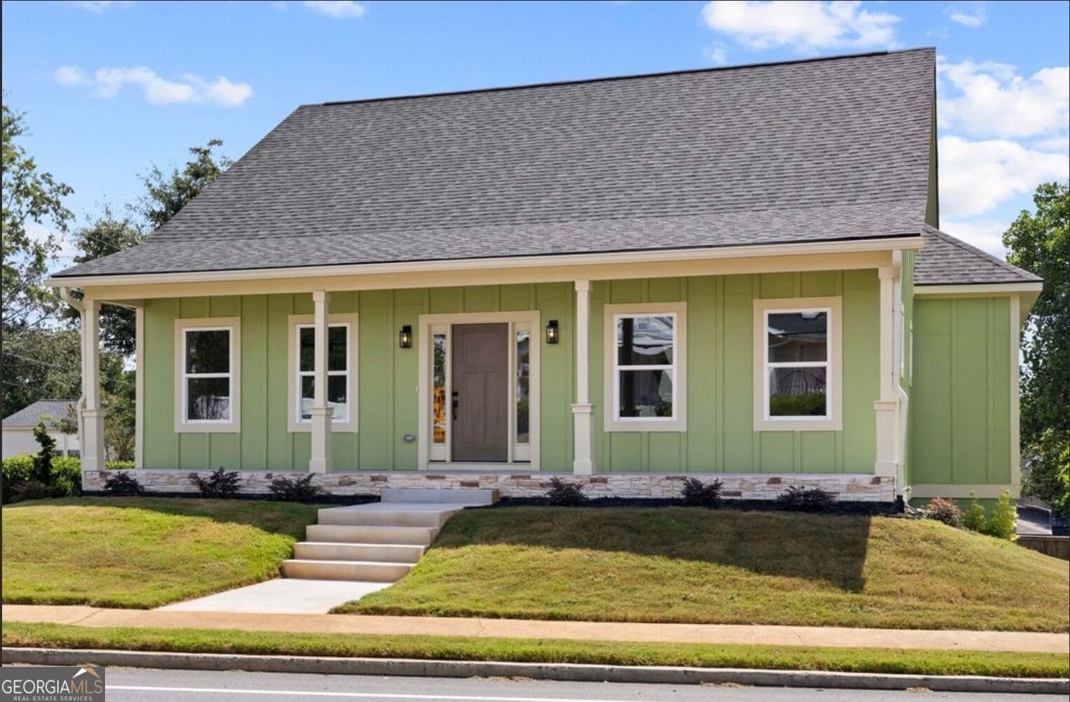 4 bedroom, 4 bathroom, 3,300 sq ft single family residence for sale at 112 Lagrange Street, Newnan, GA 30263 — photo 3