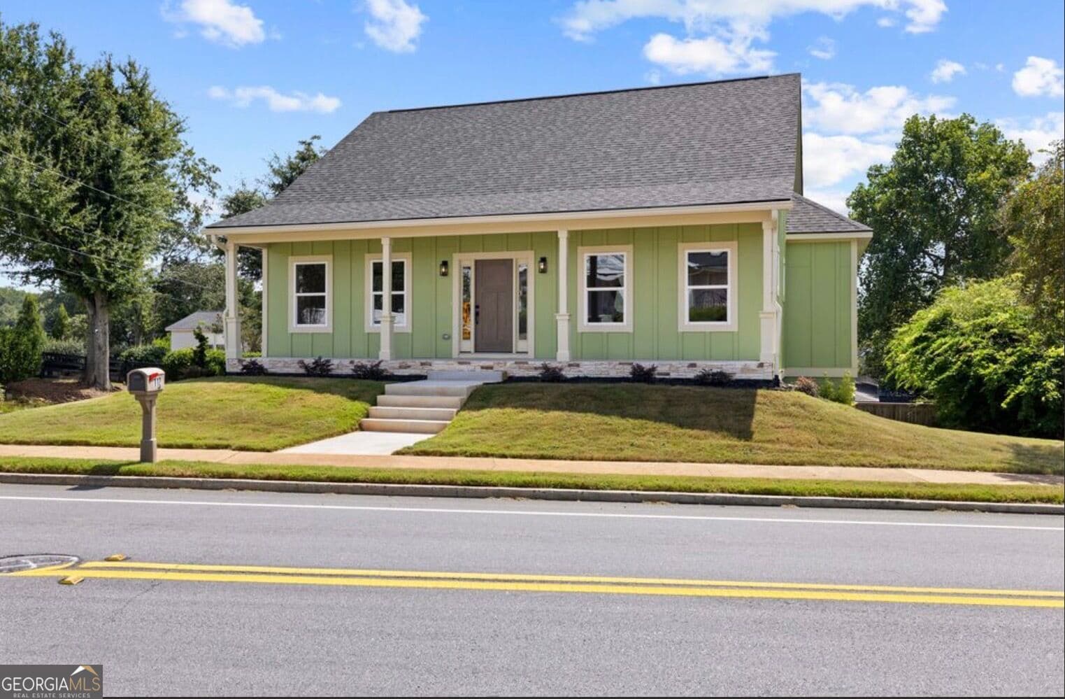 4 bedroom, 4 bathroom, 3,300 sq ft single family residence for sale at 112 Lagrange Street, Newnan, GA 30263 — photo 4