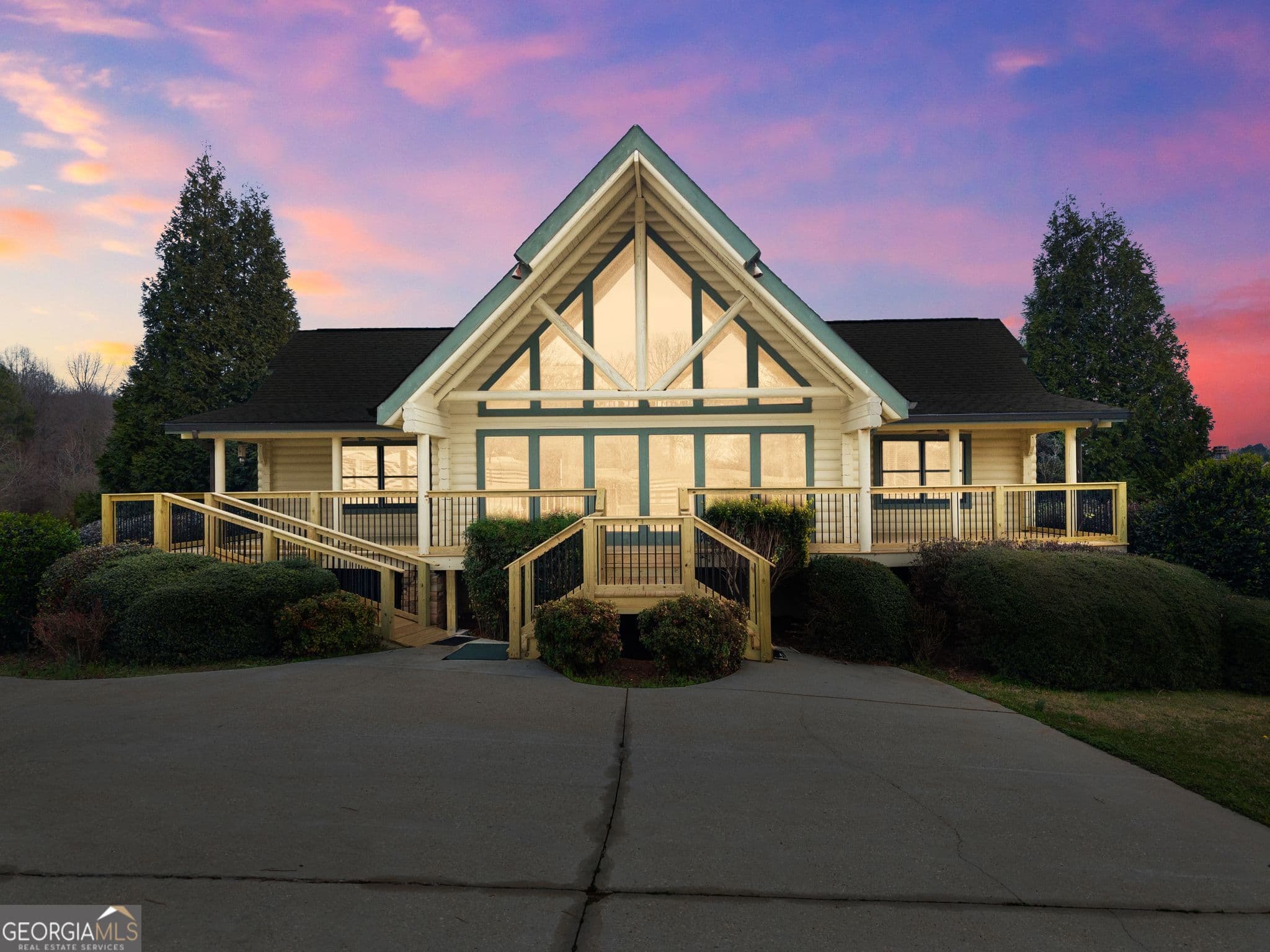 5 bedroom, 2.5 bathroom, 5,544 sq ft cabin,single family residence for sale at 40 Benton Road, Jefferson, GA 30549 — photo 2