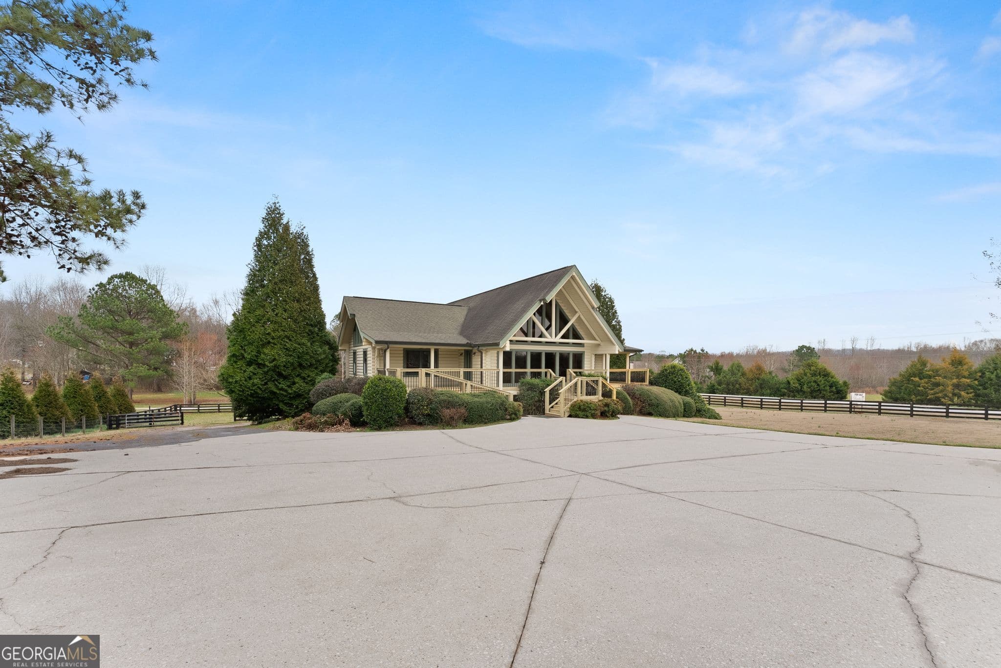 5 bedroom, 2.5 bathroom, 5,544 sq ft cabin,single family residence for sale at 40 Benton Road, Jefferson, GA 30549 — photo 6