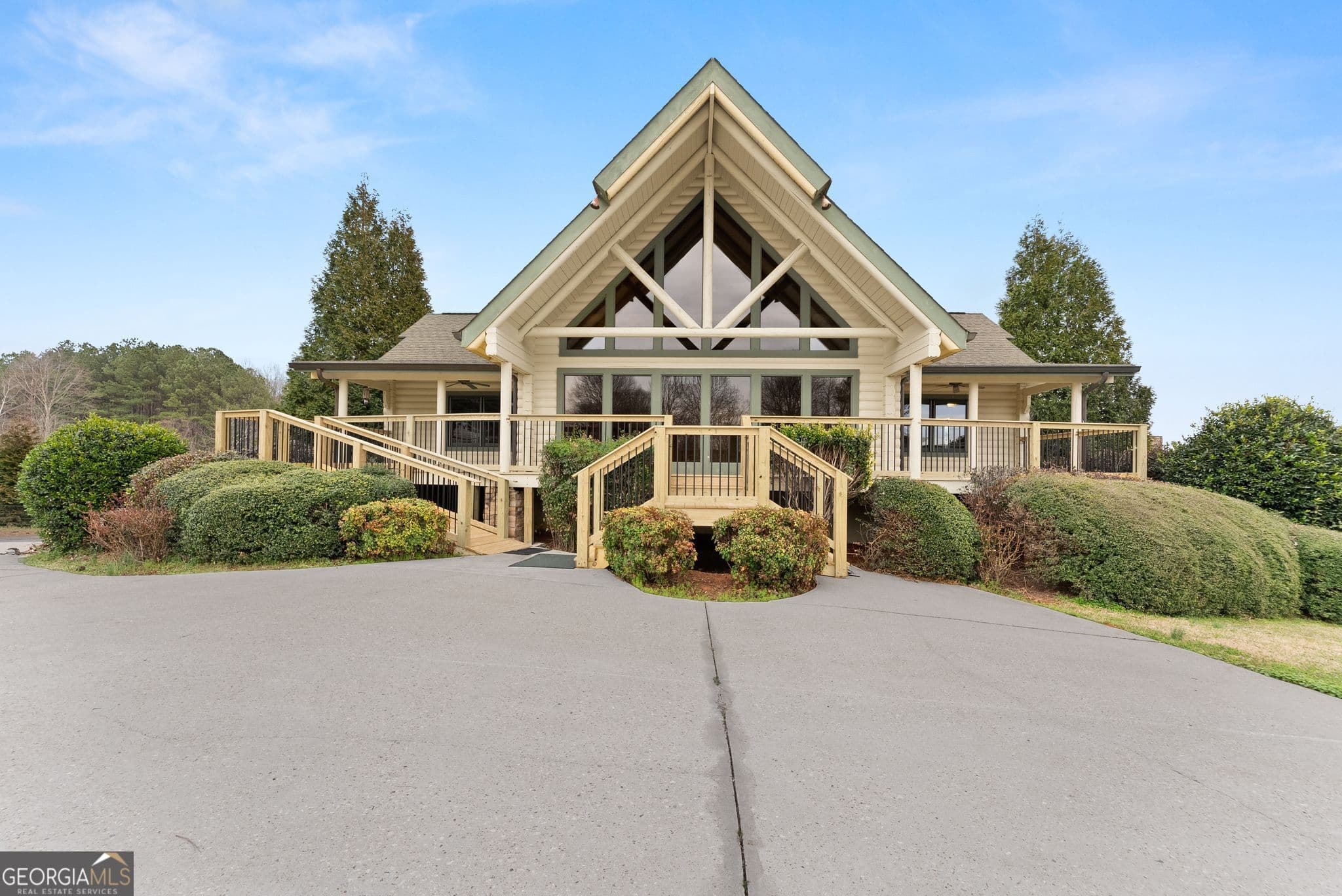 5 bedroom, 2.5 bathroom, 5,544 sq ft cabin,single family residence for sale at 40 Benton Road, Jefferson, GA 30549 — photo 4