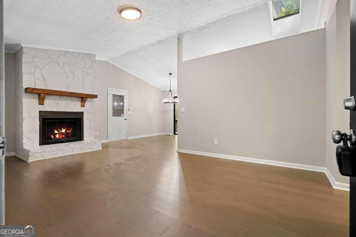 2 bedroom, 2 bathroom, 1,244 sq ft single family residence for sale at 4006 Lake Acworth Drive, Acworth, GA 30101 — photo 3