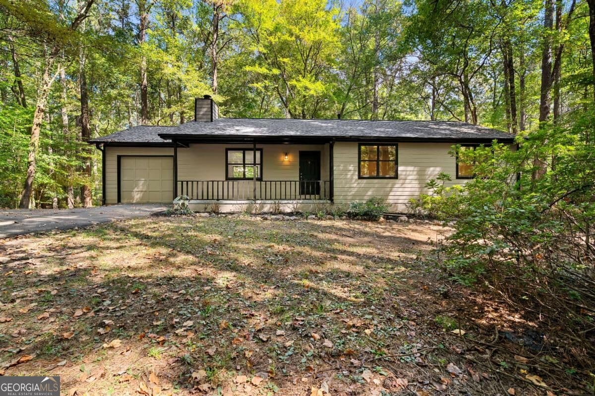 2 bedroom, 2 bathroom, 1,244 sq ft single family residence for sale at 4006 Lake Acworth Drive, Acworth, GA 30101 — photo 1 of 32