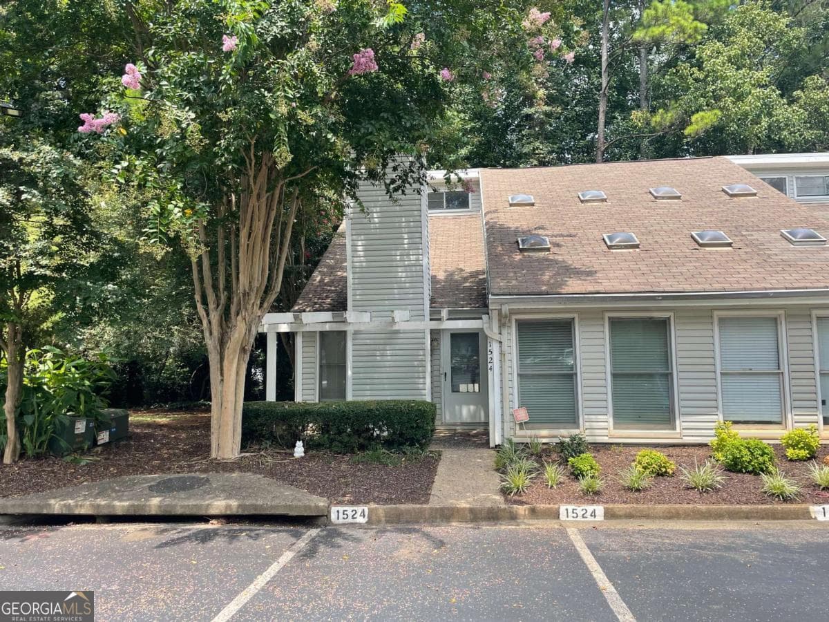 3 bedroom, 2 bathroom townhouse for rent at 1524 Planters Ridge Lane, Alpharetta, GA 30004 for $2,000 a month — photo 1 of 1