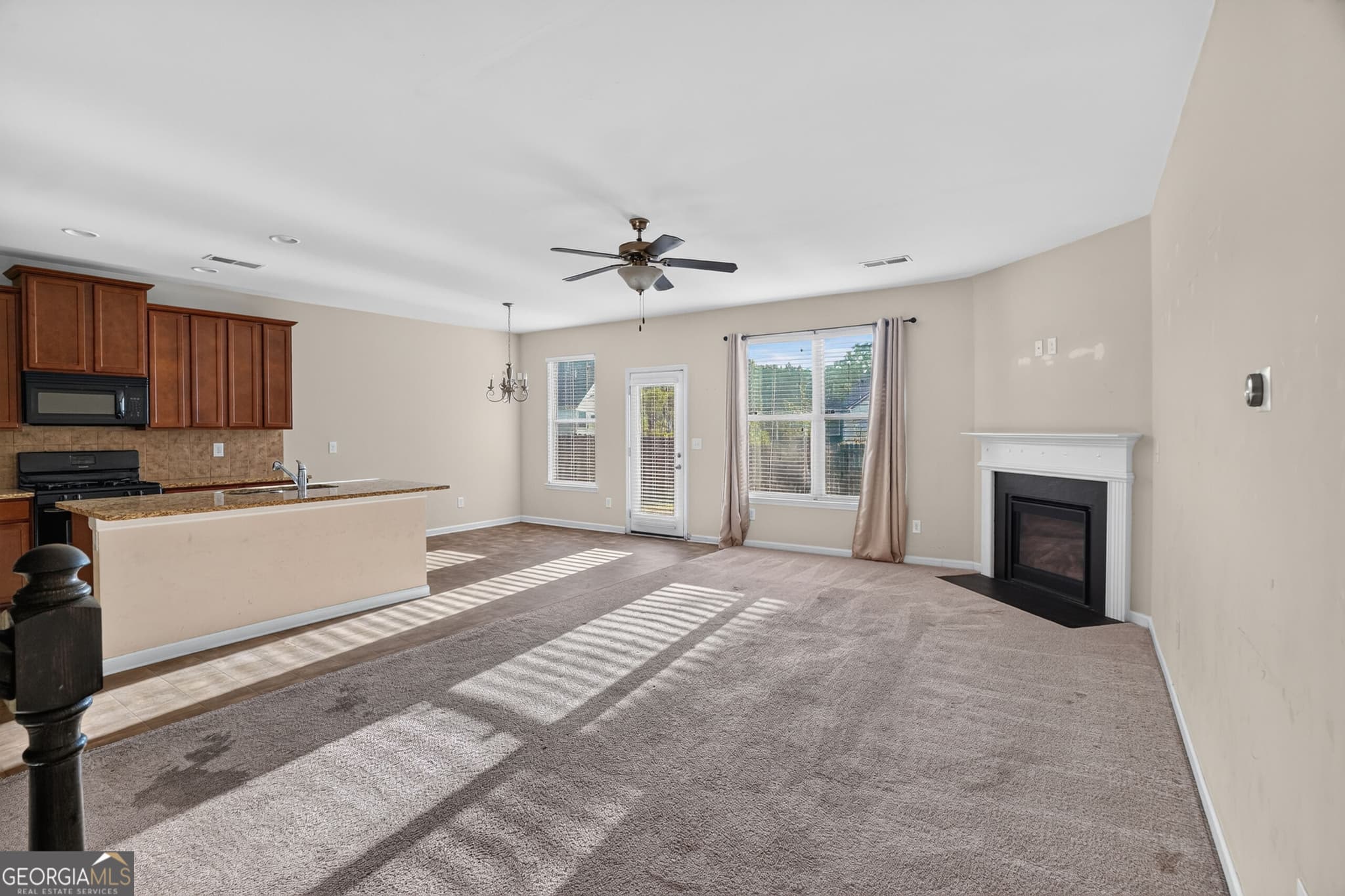 3 bedroom, 2.5 bathroom, 1,975 sq ft single family residence for sale at 2303 Polaris Way, South Fulton, GA 30331 — photo 7