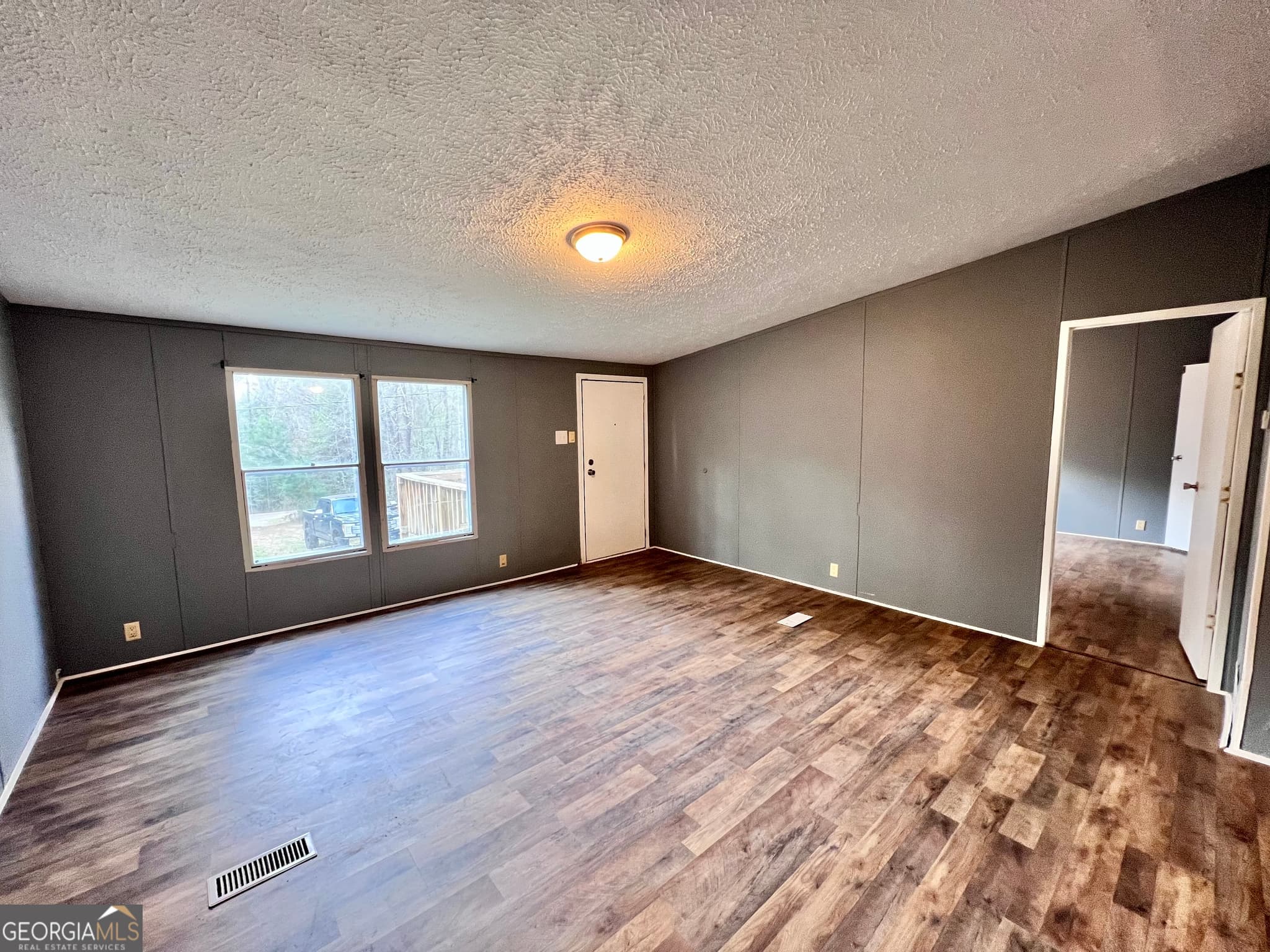 3 bedroom, 2 bathroom, 1,736 sq ft single family residence for sale at 290 Forestwood Drive, Macon, GA 31217 — photo 2