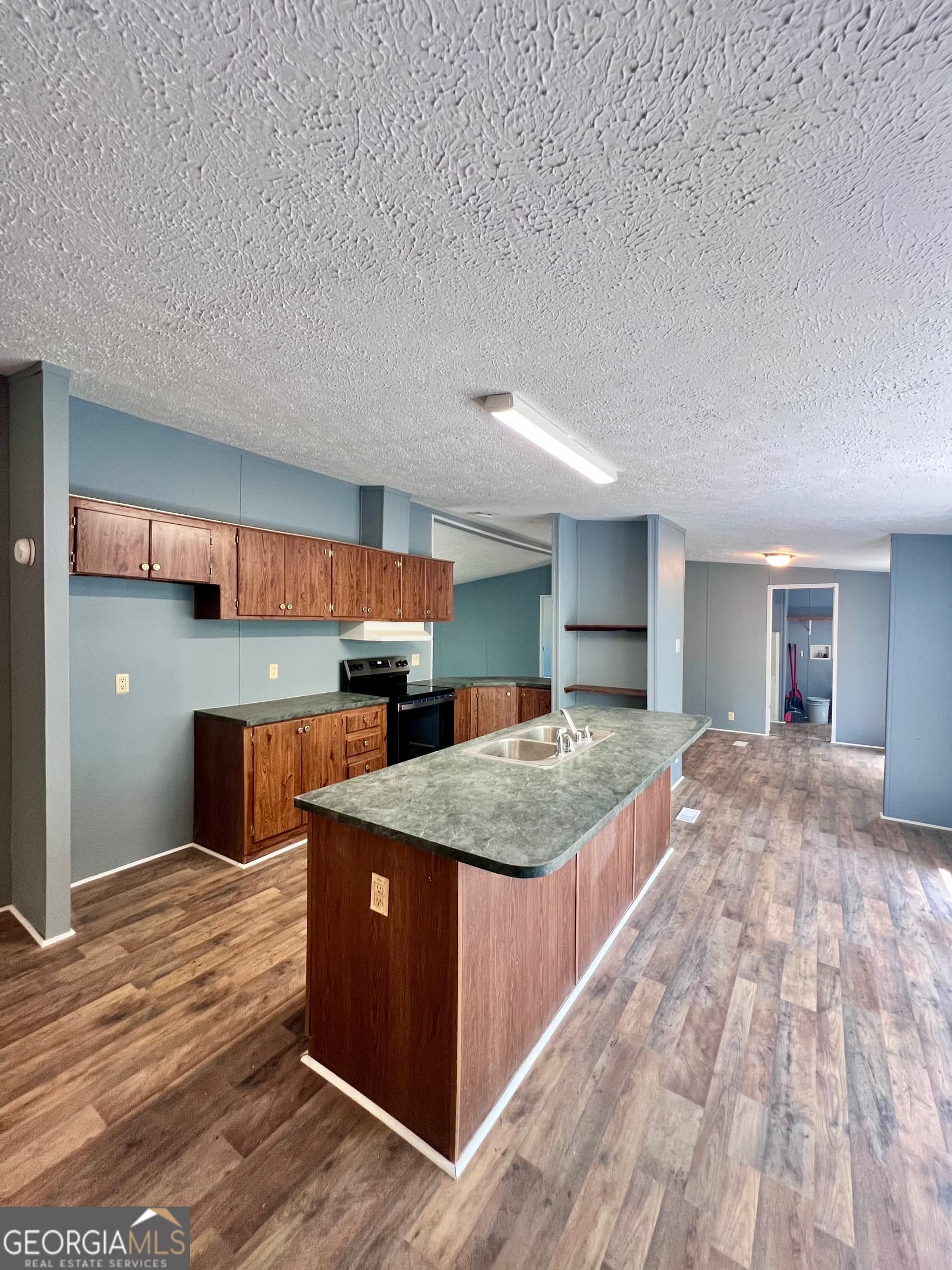 3 bedroom, 2 bathroom, 1,736 sq ft single family residence for sale at 290 Forestwood Drive, Macon, GA 31217 — photo 6