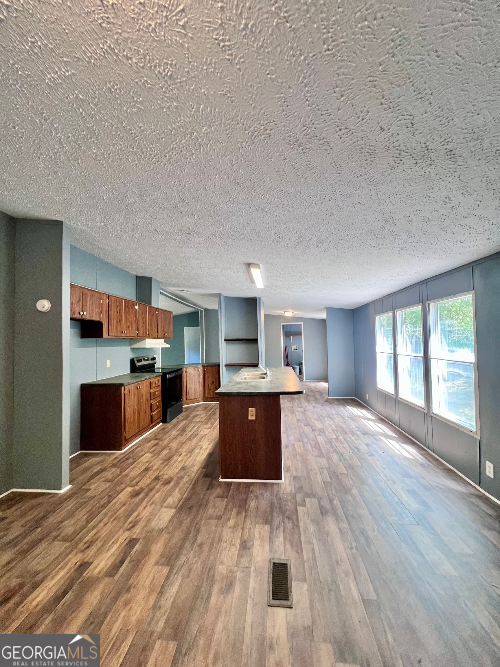 3 bedroom, 2 bathroom, 1,736 sq ft single family residence for sale at 290 Forestwood Drive, Macon, GA 31217 — photo 5