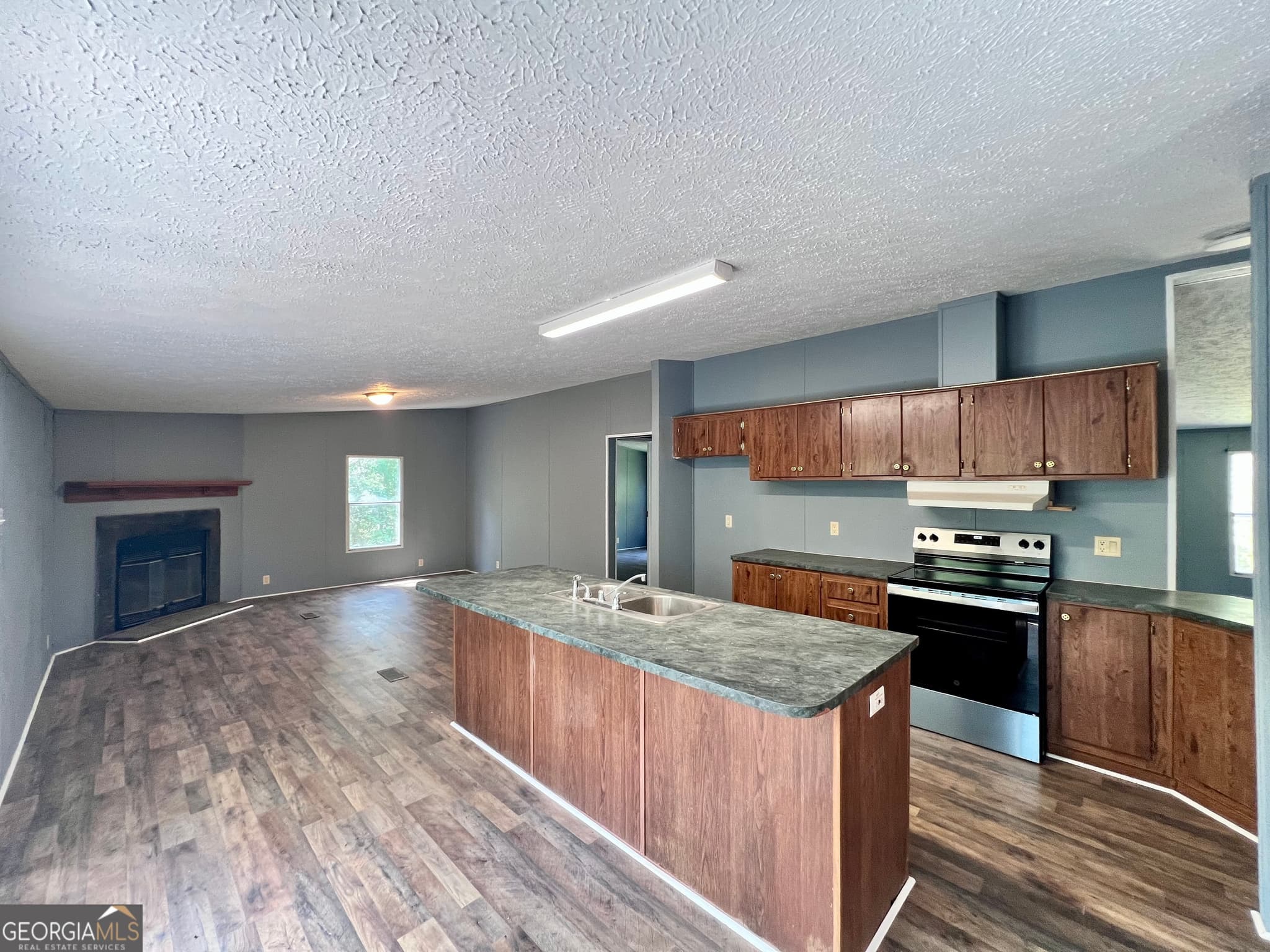 3 bedroom, 2 bathroom, 1,736 sq ft single family residence for sale at 290 Forestwood Drive, Macon, GA 31217 — photo 4