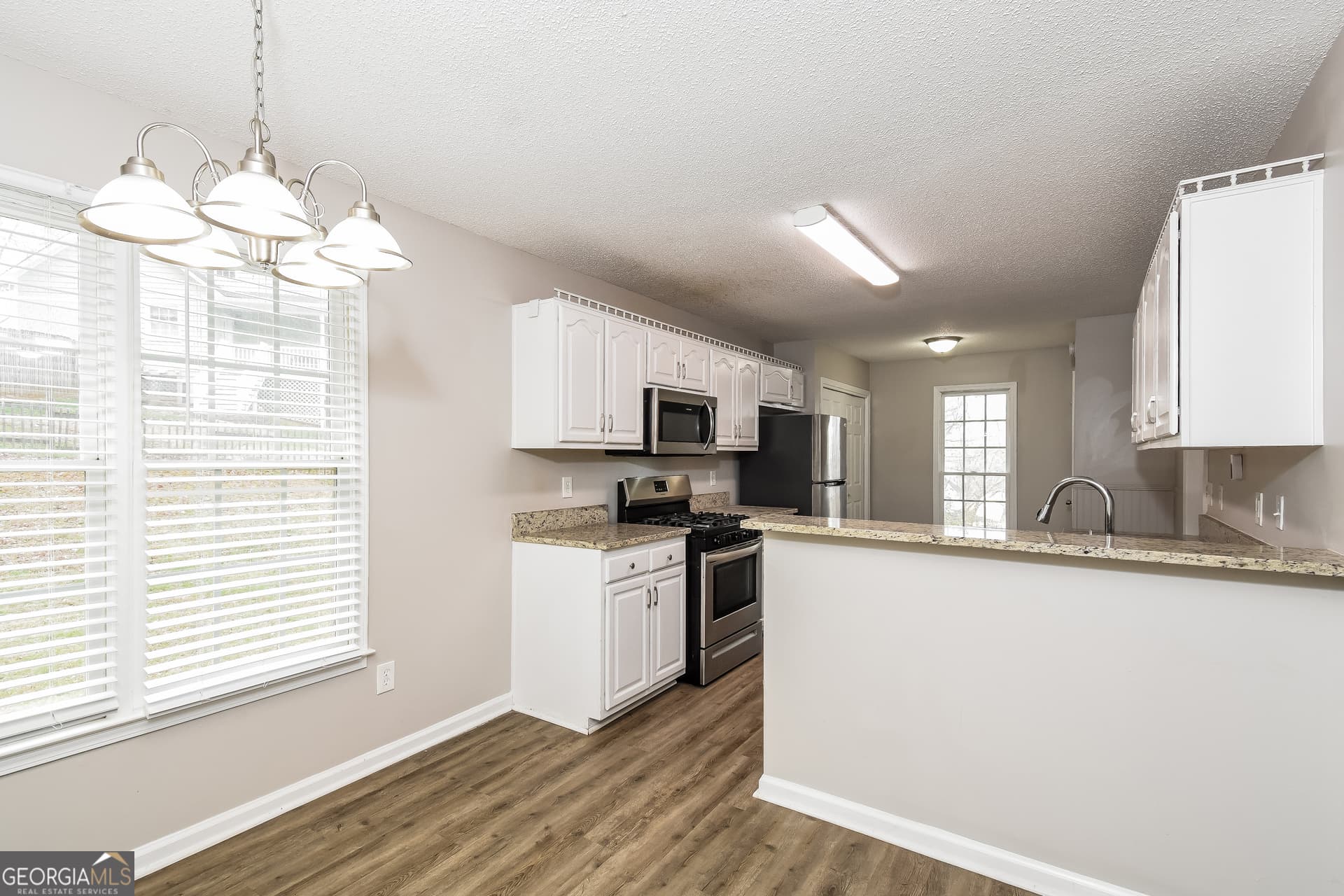 4 bedroom, 3 bathroom, 2,748 sq ft single family residence for sale at 129 Wellington Court, Dallas, GA 30157 — photo 8
