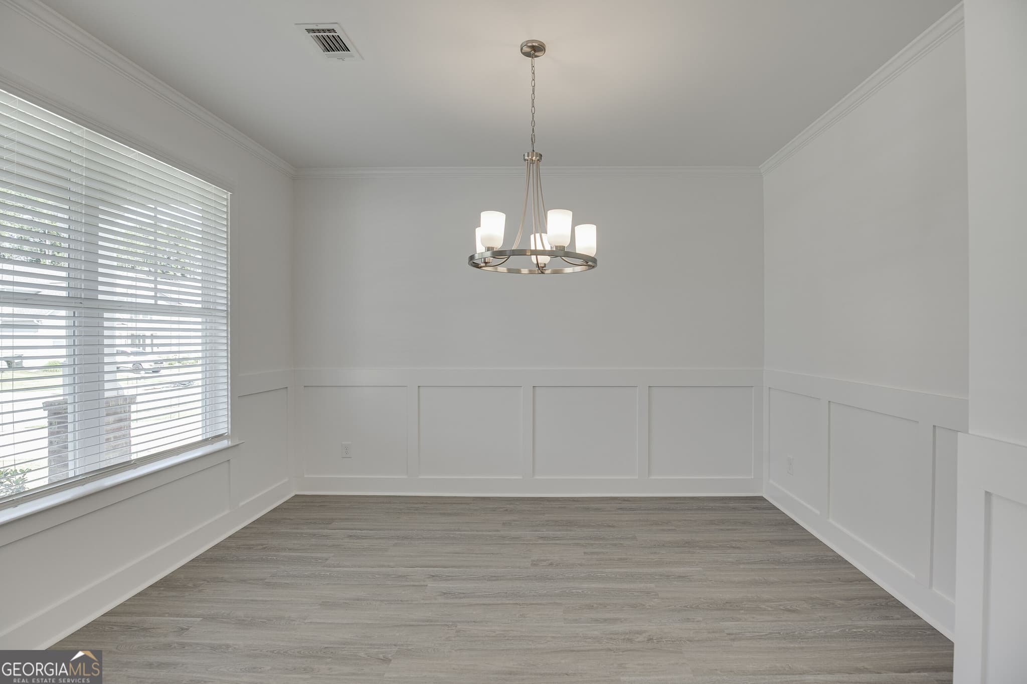 5 bedroom, 3.5 bathroom, 2,562 sq ft single family residence for rent at 7240 Millbrae Walk, Flowery Branch, GA 30542 for $2,750 a month — photo 5