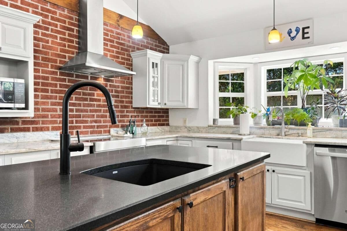 3 bedroom, 2 bathroom, 2,318 sq ft single family residence for sale at 110 Spruce Pine Street, Tate, GA 30177 — photo 7