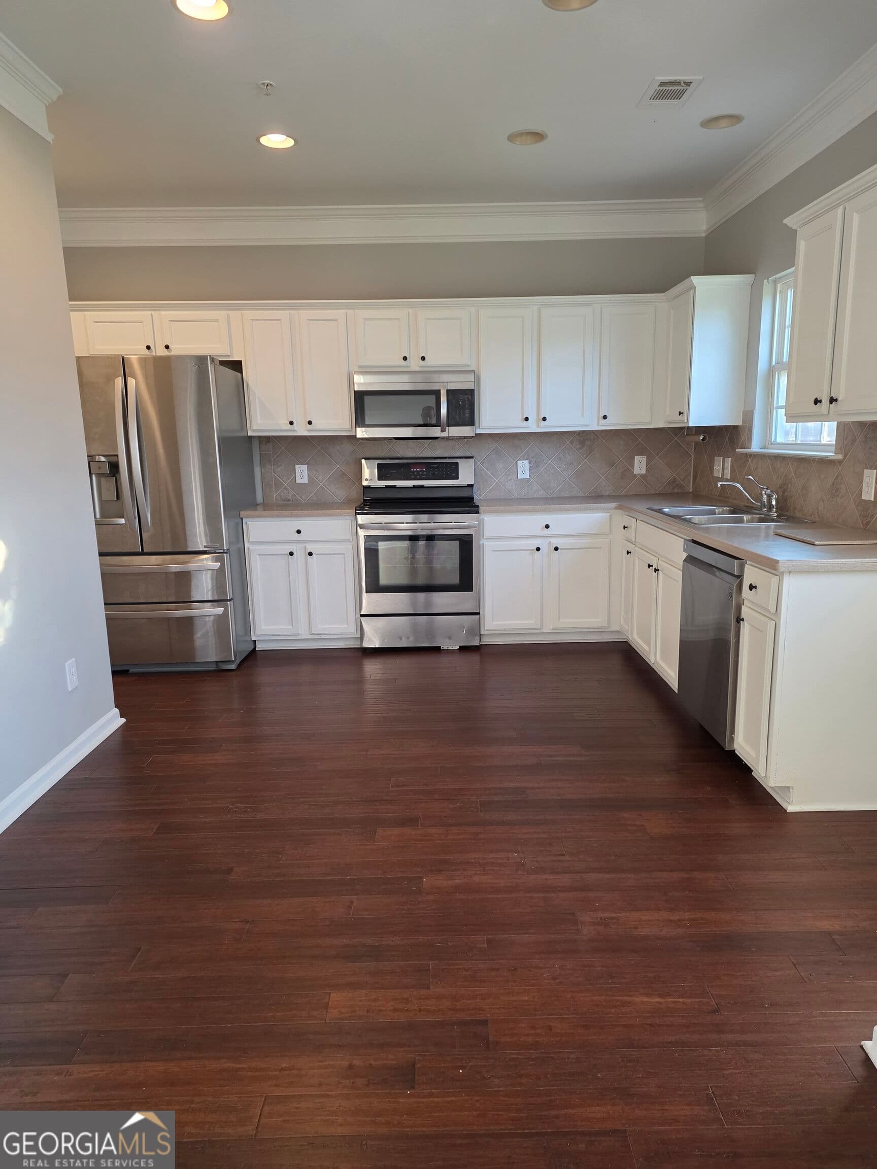 3 bedroom, 2.5 bathroom, 1,556 sq ft townhouse for rent at 2432 Black Forest Drive, Conyers, GA 30012 for $2,050 a month — photo 7