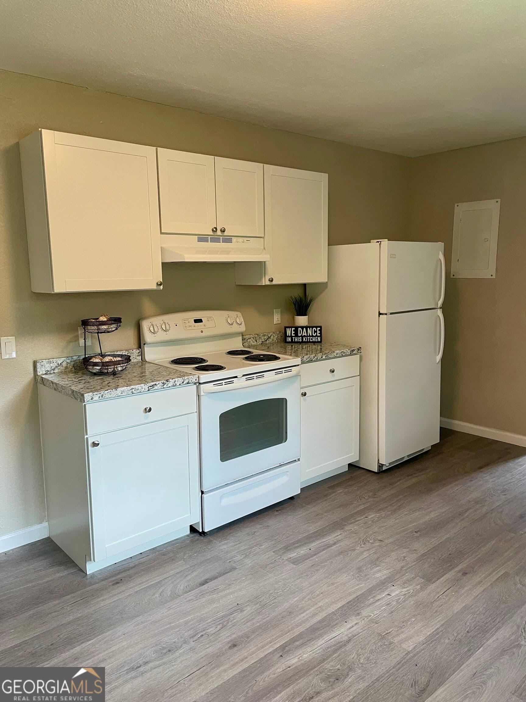 3 bedroom, 1.5 bathroom, 1,248 sq ft single family residence for sale at 1109 5th Avenue, Vidalia, GA 30474 — photo 2